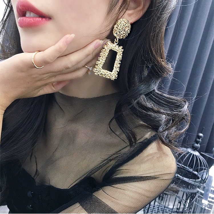 ピアス レディース ゴールド シルバー スクエア 大振り おしゃれ 個性的 結婚式 アクセサリー ジュエリー 耳飾り 上品 シンプル かっこいい 高級感 大人 ゆれる ゆらゆら スクエア 大振り アクセ 合金 カジュアル 大人 ワンポイント シック 華やか 女子力 インスタ映え