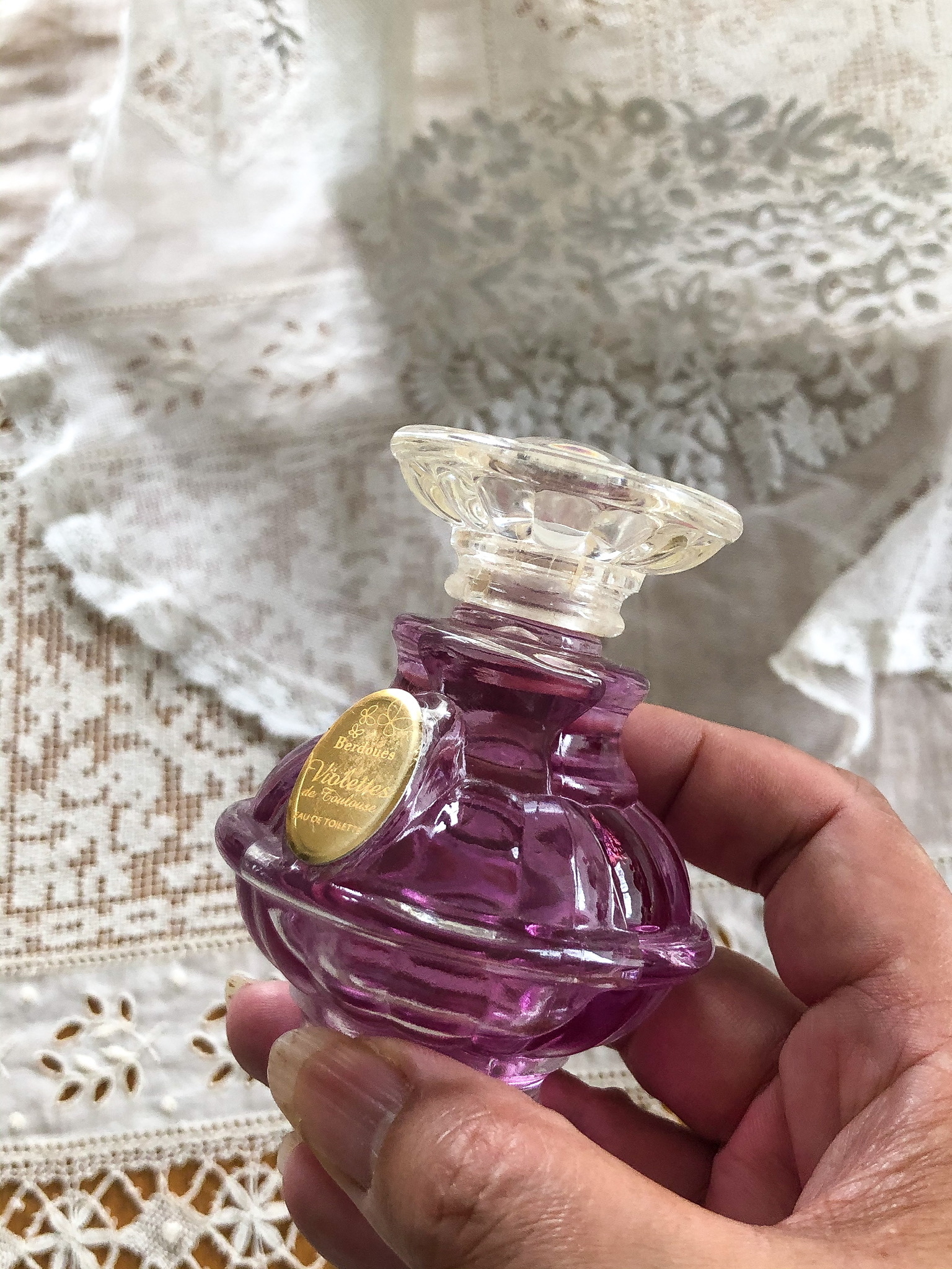 ベルドゥ社レアなボトルのスミレの香水 Le Hameau