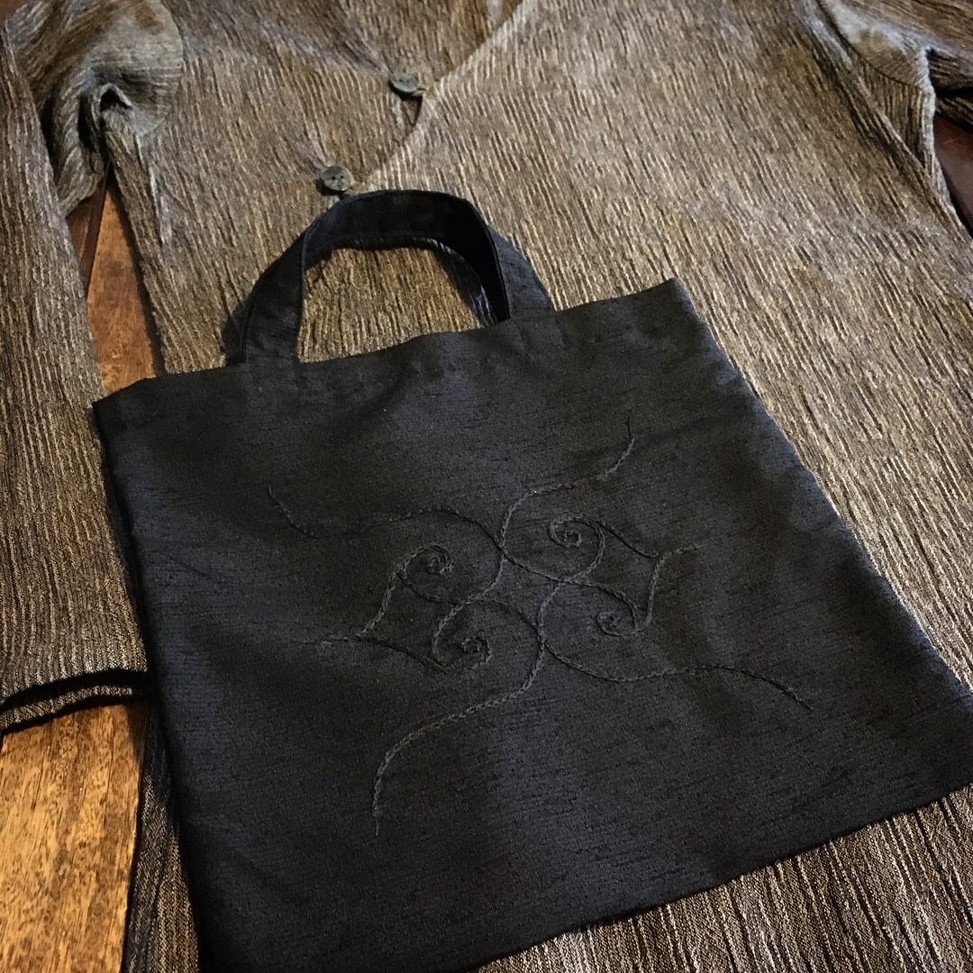 黒のバッグ ︎アイヌ刺繍 | 革個者 NATURAL MIND