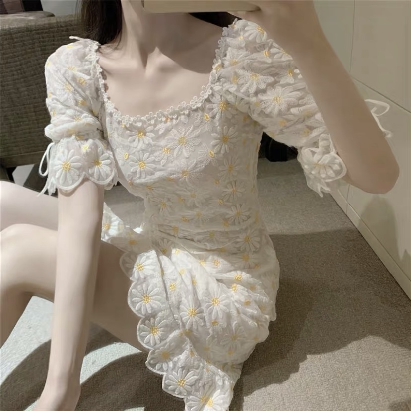 フラワーパフスリーブワンピ653 Mesty フラワーパフスリーブワンピ653 Mesty