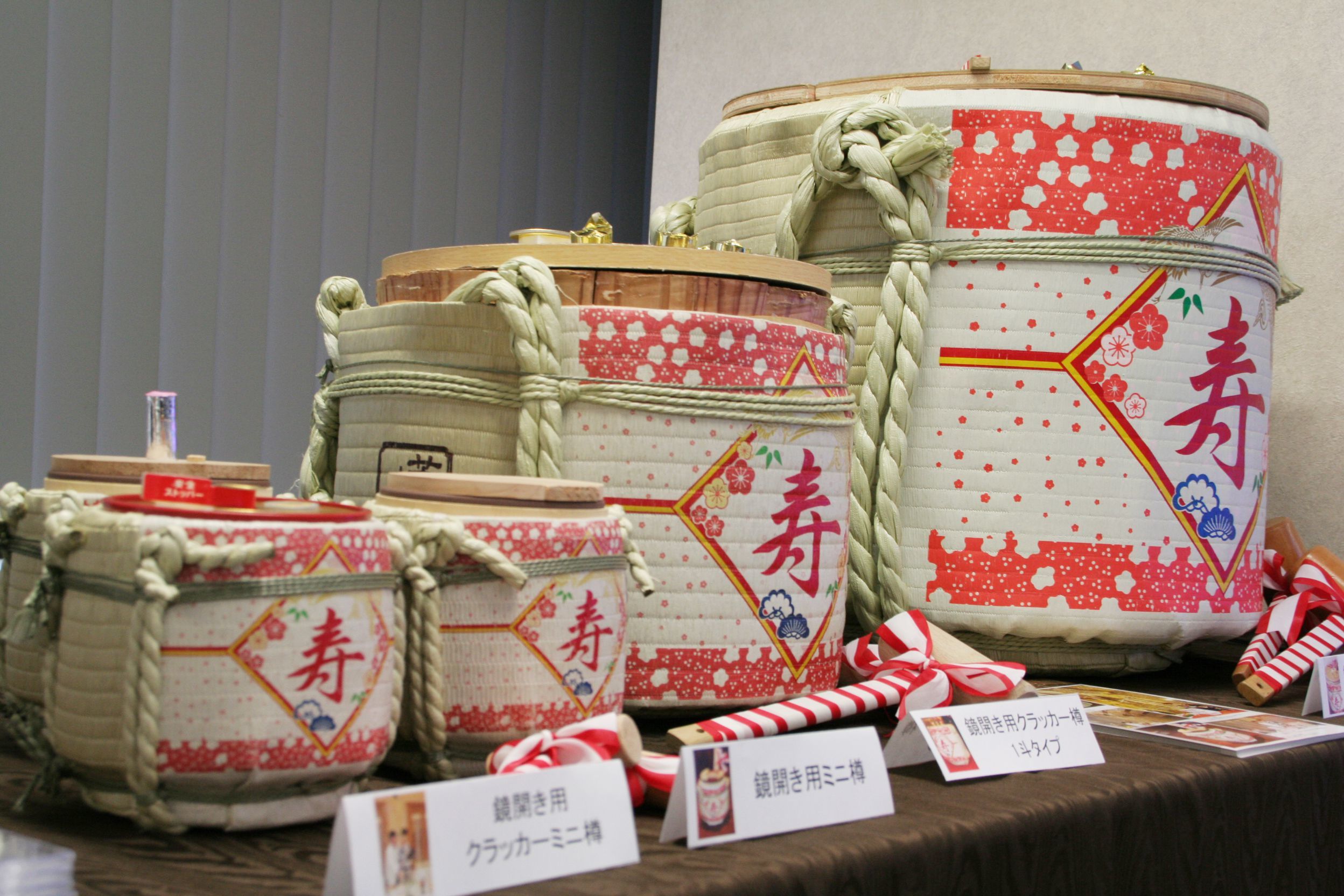 鏡開きクラッカー【 四斗樽 タイプ ・今なら 往復 送料込み !】 Big Orange 鏡開きクラッカー【 四斗樽 タイプ ・今なら 往復 送料込み !】 Big Orange