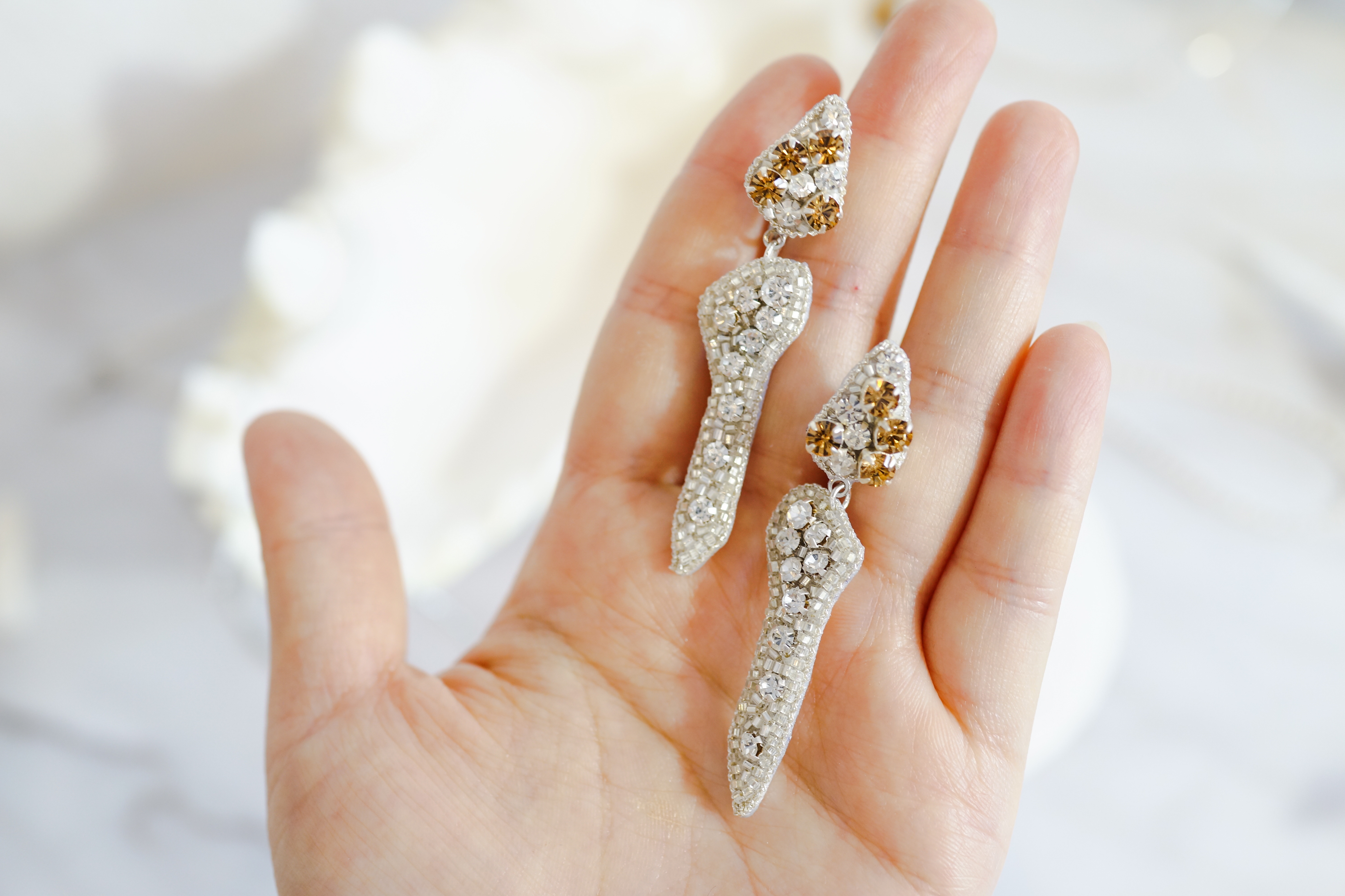 【刺繍イヤリング】 Crystal stone✴︎