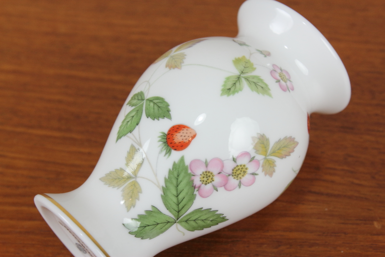 ウェッジウッド Wedgwood ワイルドストロベリー Wild Strawberry フラワーベース 花瓶 イギリス 一輪挿し Epoca ウェッジウッド Wedgwood ワイルドストロベリー Wild Strawberry フラワーベース 花瓶 イギリス 一輪挿し Epoca