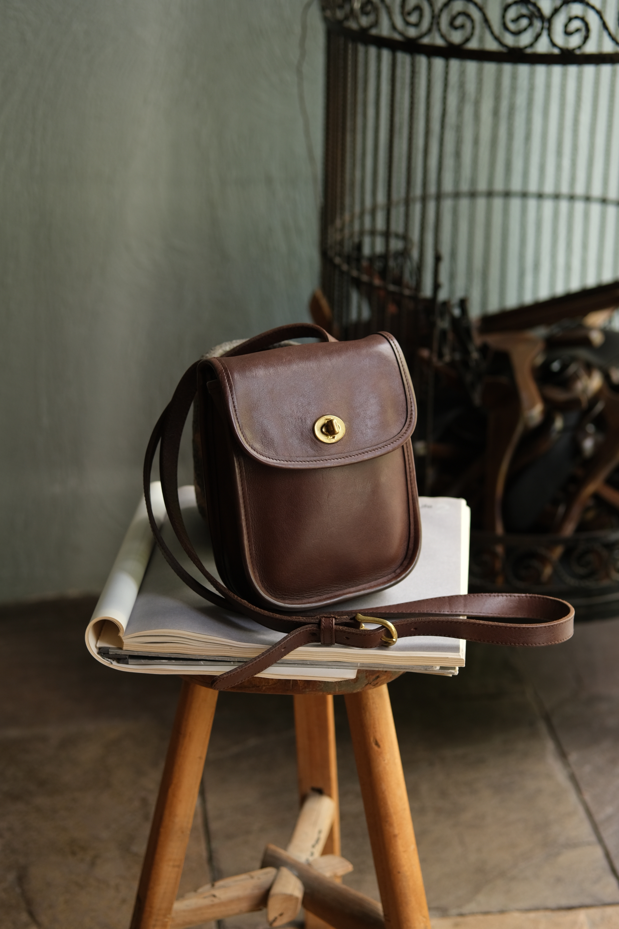 Utah/80-90’s “OLD COACH” glove leather turn lock shoulder bag