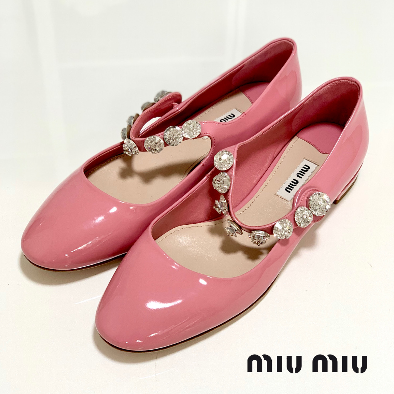 1844 未使用 ミュウミュウ パテント ビジュー フラットシューズ ピンク Mycloset 1844 未使用 ミュウミュウ パテント ビジュー フラットシューズ ピンク Mycloset
