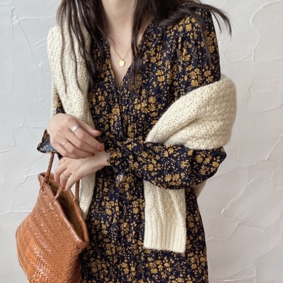 ｖネック長袖花柄紺ワンピース Msg Official