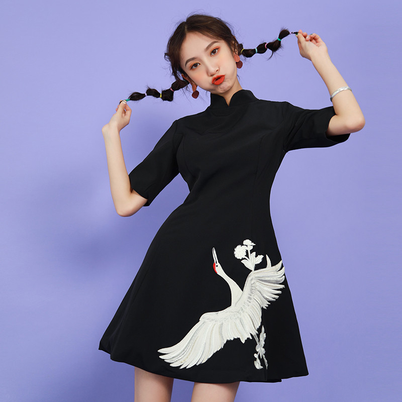 チャイナ風ワンピース チャイナ風服 中華服 改良型チャイナドレス スタンドネック 五分袖 ショート丈 着痩せ 可愛い 普段着 女子会 同窓会 ブラック 黒い S M L 鶴模様 Dresszone チャイナ風ワンピース チャイナ風服 中華服 改良型チャイナドレス スタンドネック 五分袖 ショート丈 着痩せ 可愛い 普段着 女子会 同窓会 ブラック 黒い S M L 鶴模様 Dresszone