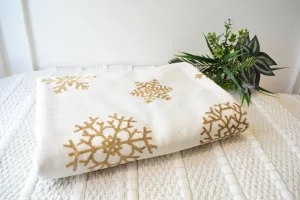 雪の結晶 ゴージャス バスタオル ブランケット ソファーカバー インテリア タオルケット プレゼント 一人暮らし お祝い ハワイ Hawaii ハワイアン雑貨 ベットカバー Gold ゴールド 金 高級 クリスマス Puahawaii