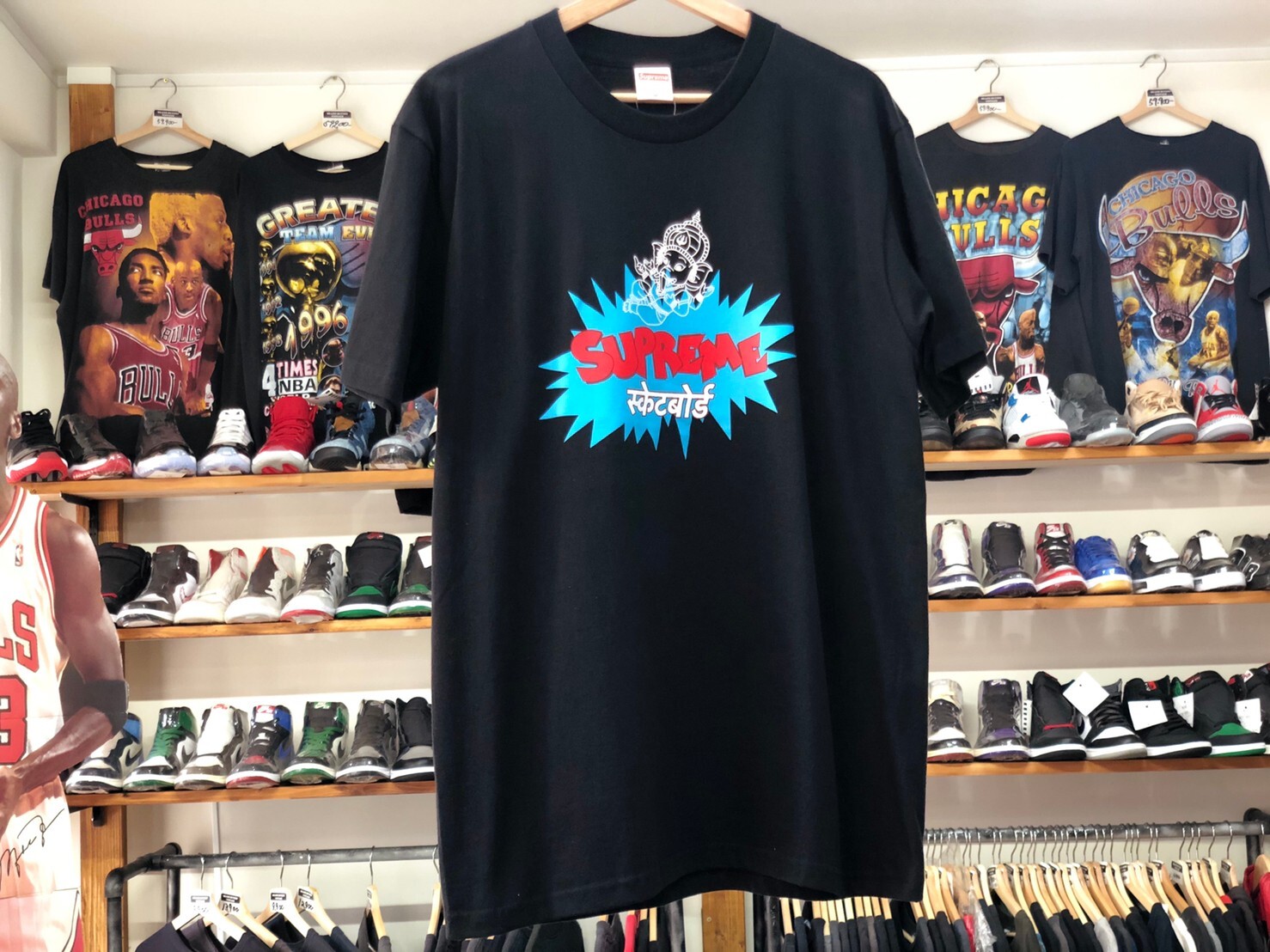 supreme t shirt retail
