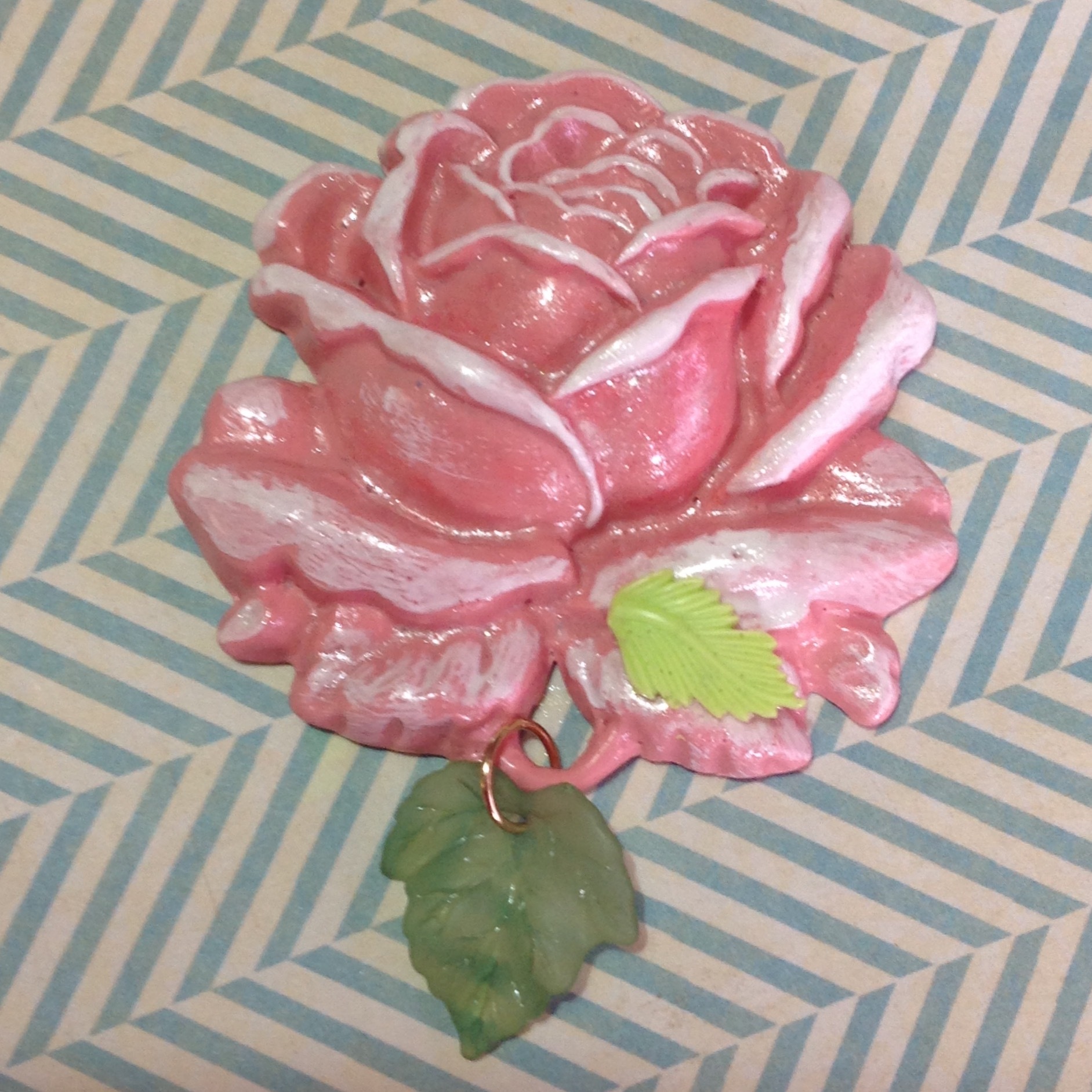 853 大きな薔薇の帯飾り ブローチ シャイニングピンク Webshopシスター社 オリジナルアクセサリー 853 大きな薔薇の帯飾り ブローチ シャイニングピンク Webshopシスター社 オリジナルアクセサリー