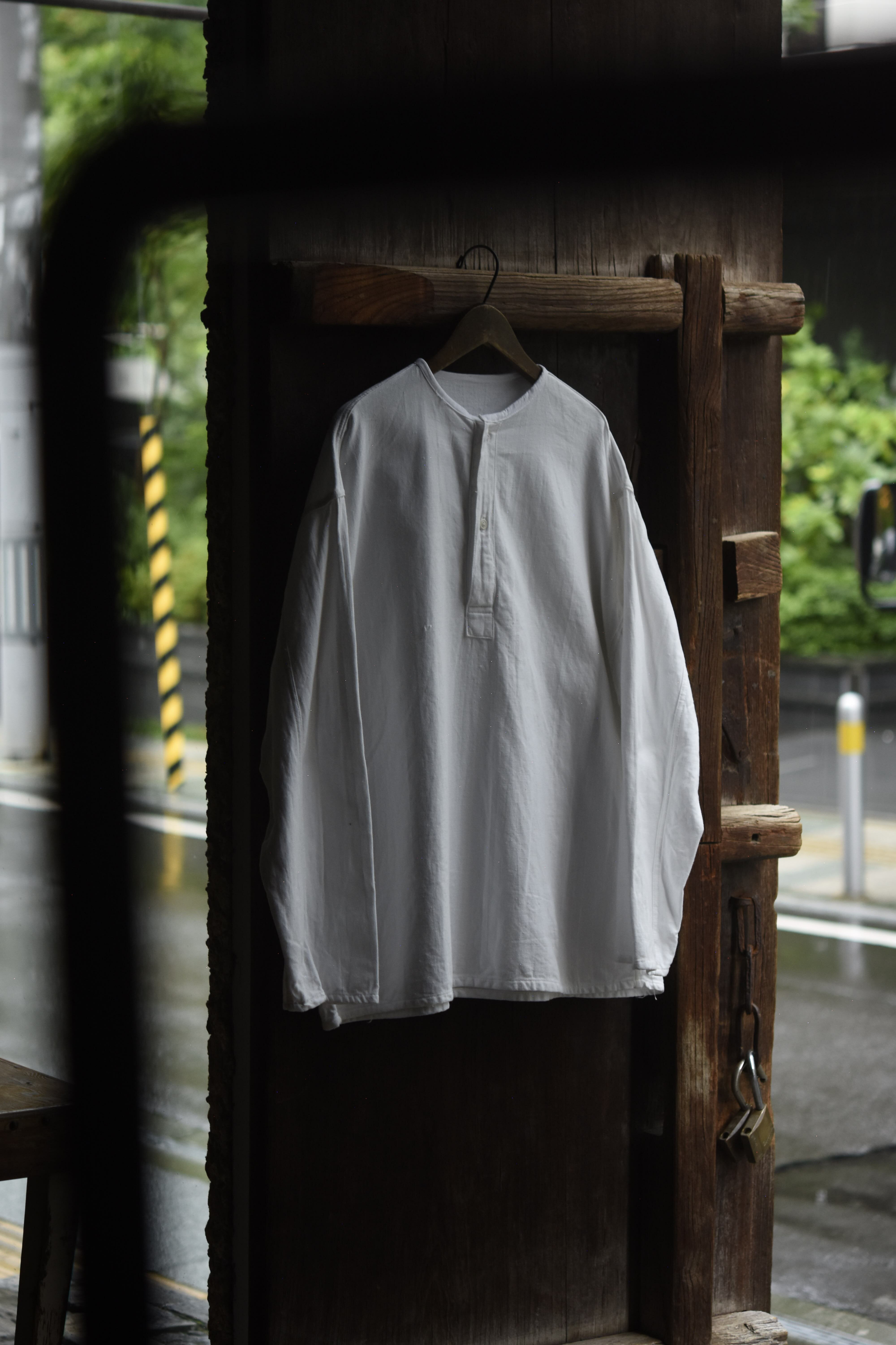 Utah/70's russian military pullover sleeping shirt/white