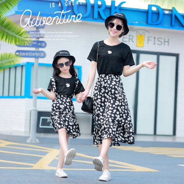 親子ペア セットアップ ツーピース Tシャツ 花柄スカート フレアスカート お呼ばれ 春 夏 親子リンク 親子コーデ おそろコーデ リンクコーデ 親子 キッズ おしゃれ サイズ お出かけ Pl 0091 Y Kids Orurea Berry オルレアベリー 親子ペア セットアップ ツーピース Tシャツ 花柄スカート フレアスカート お呼ばれ 春 夏 親子リンク 親子コーデ おそろコーデ リンクコーデ 親子 キッズ おしゃれ サイズ お出かけ Pl 0091 Y Kids Orurea Berry オルレアベリー