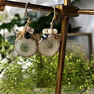 Druzy ソーラークォーツ 白 ワイヤーラッピングサージカルピアス Dropcafe37