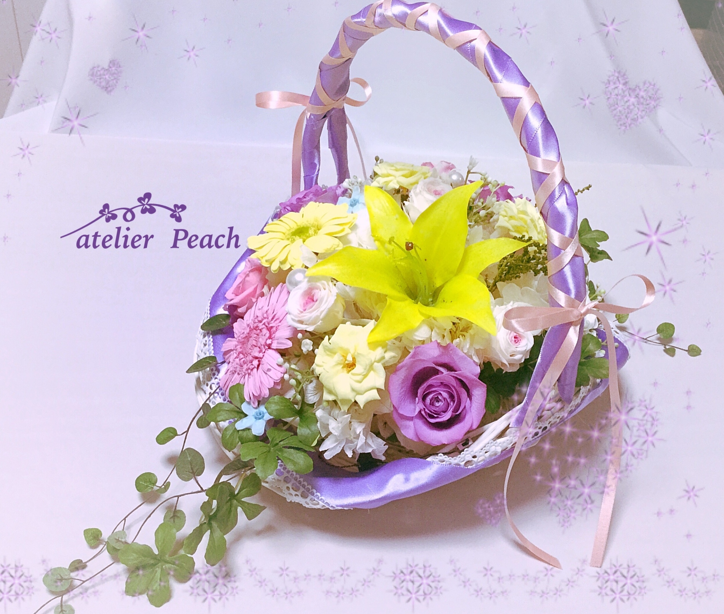 花かごブーケ 光る黄金の花入り アトリエpeach 花かごブーケ 光る黄金の花入り アトリエpeach