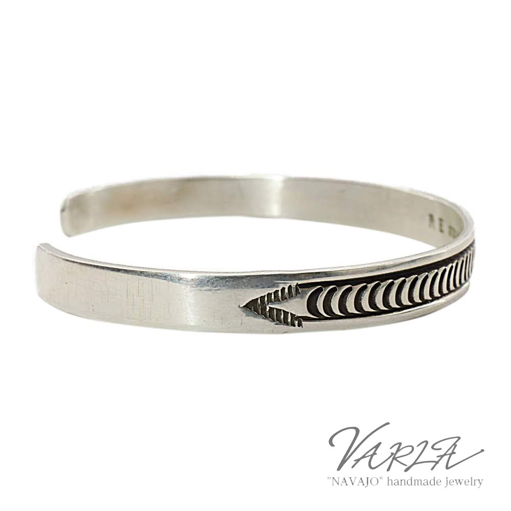 ナバホ族 Navajo インディアンジュエリー スターリングシルバー 925 バングル ネイティブアメリカン ボヘミアンidbl013 Varla ナバホ族 Navajo インディアンジュエリー スターリングシルバー 925 バングル ネイティブアメリカン ボヘミアンidbl013 Varla