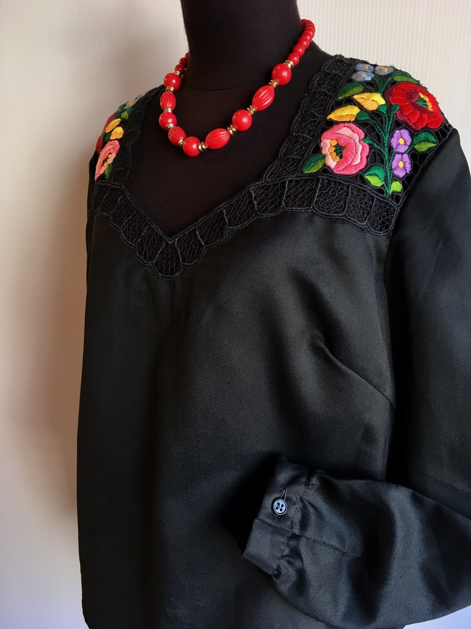 ハンガリー カロチャ刺繍 ブラウス | カラフルブティック モア