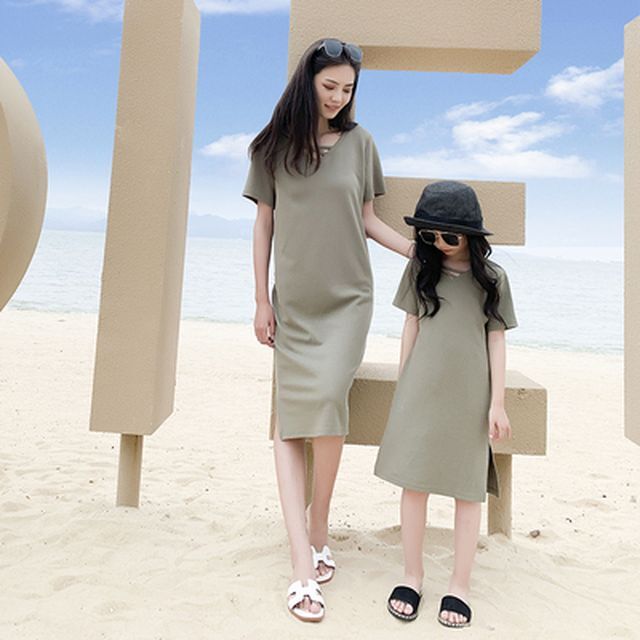 親子ペア アシンメトリーネック Tワンピース 半袖 サイドスリット ひざ丈 カジュアル 大人カジュアル ワンピース 春 夏 親子リンク 親子コーデ おそろコーデ リンクコーデ 親子 キッズ おしゃれ サイズ お出かけ Pl 0025 Y Kids Orurea Berry オルレアベリー