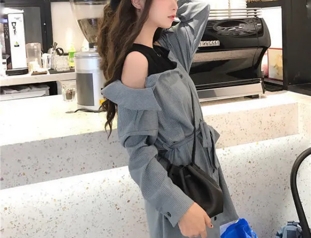 秋服 オフショル ワンピース タンクトップ リボン ボタン かわいい 肩出し 夏 Sweetly 秋服 オフショル ワンピース タンクトップ リボン ボタン かわいい 肩出し 夏 Sweetly