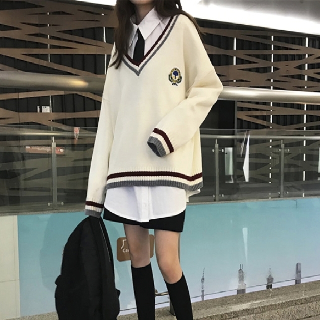 秋新作 学生風 プルオーバー Vネック ゆる感 肩落ち ワンポイント ラインデザイン 幅広 レディース オルチャン Manajily オルチャン 韓国 プチプラレディースファッション 秋新作 学生風 プルオーバー Vネック ゆる感 肩落ち ワンポイント ラインデザイン 幅広 レディース オルチャン Manajily オルチャン 韓国 プチプラレディースファッション
