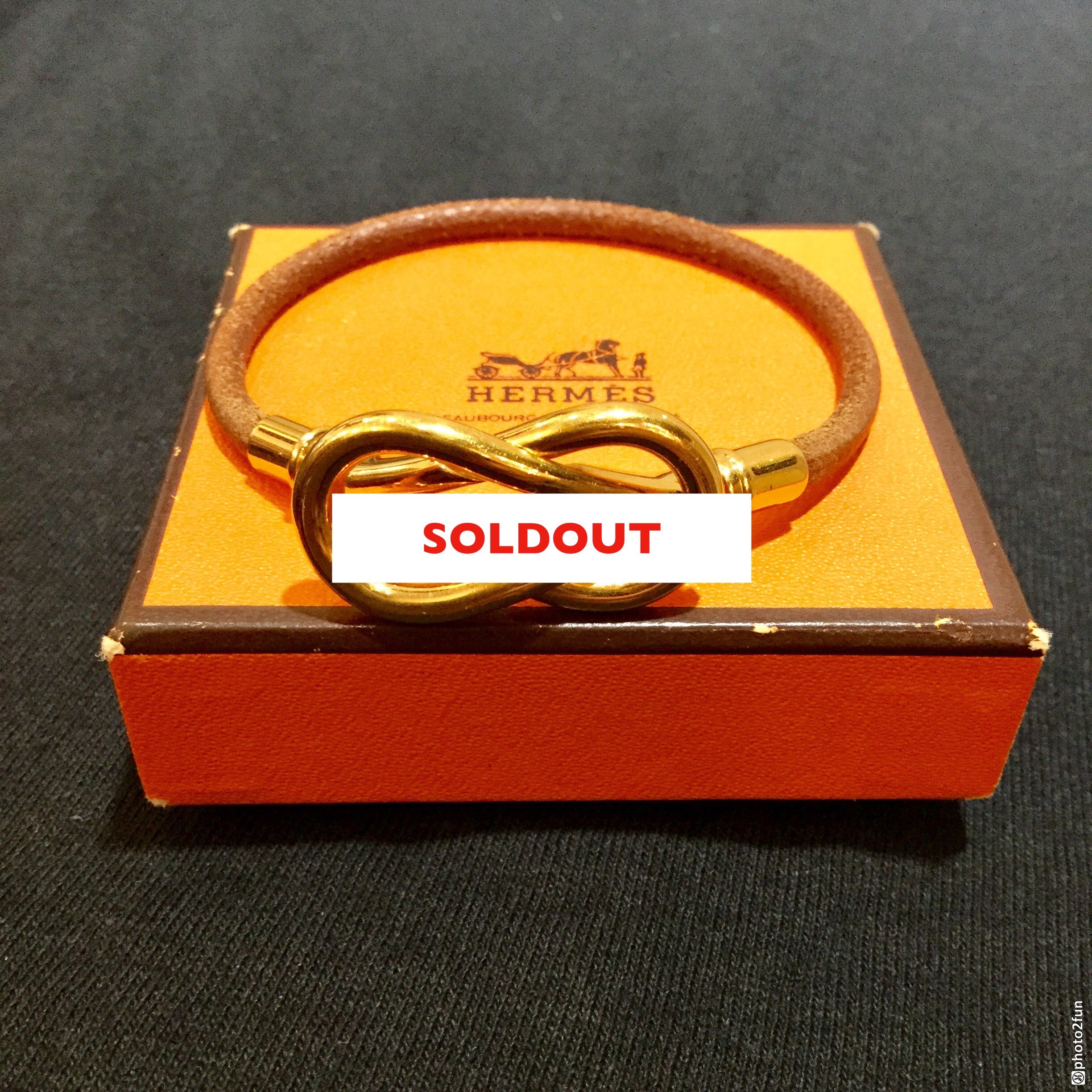 Hermes エルメス ブレスレット レザー 箱付き ゴールド バングル Room Hermes エルメス ブレスレット レザー 箱付き ゴールド バングル Room