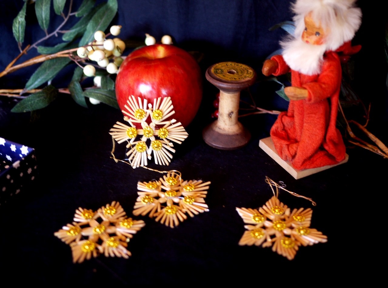 ドイツ クリスマス ストロー藁飾りオーナメント 4つの星 ボックス入り こりすのパン屋