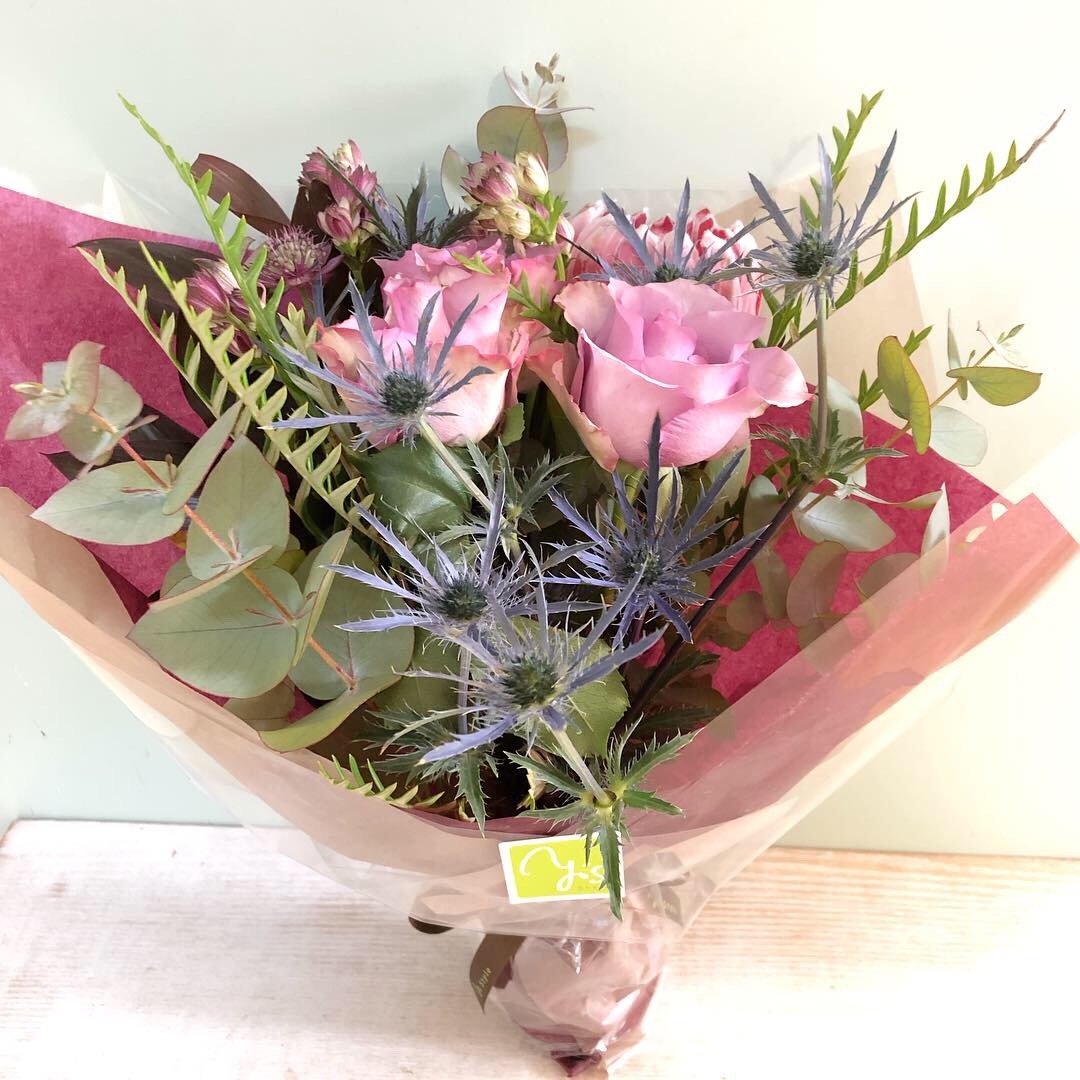 ドライフラワーになる花束 3500円 花と雑貨の店 Y S Style ドライフラワーになる花束 3500円 花と雑貨の店 Y S Style