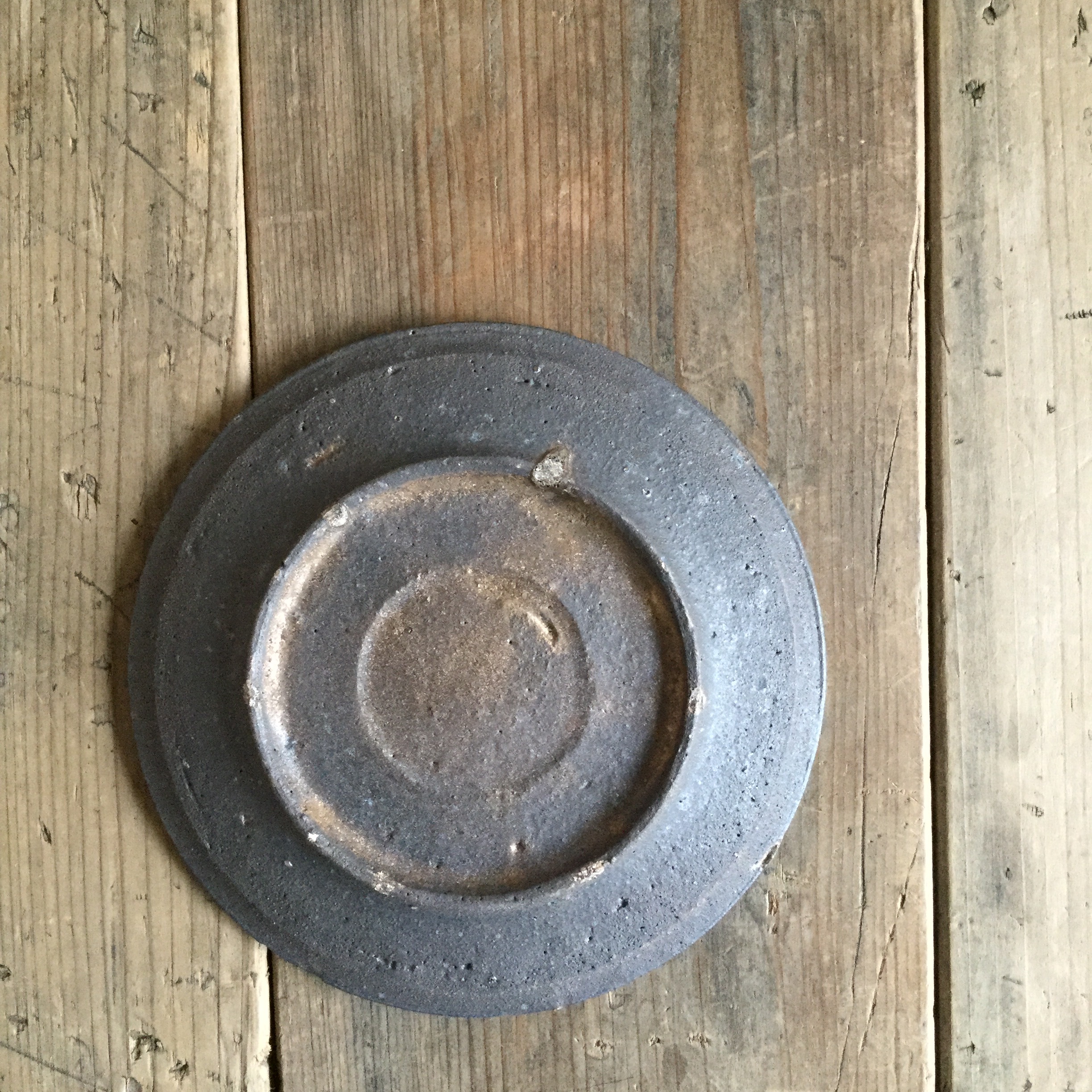 【恵山・小林耶摩人】 4寸皿 黒釉 φ12cm - 画像3