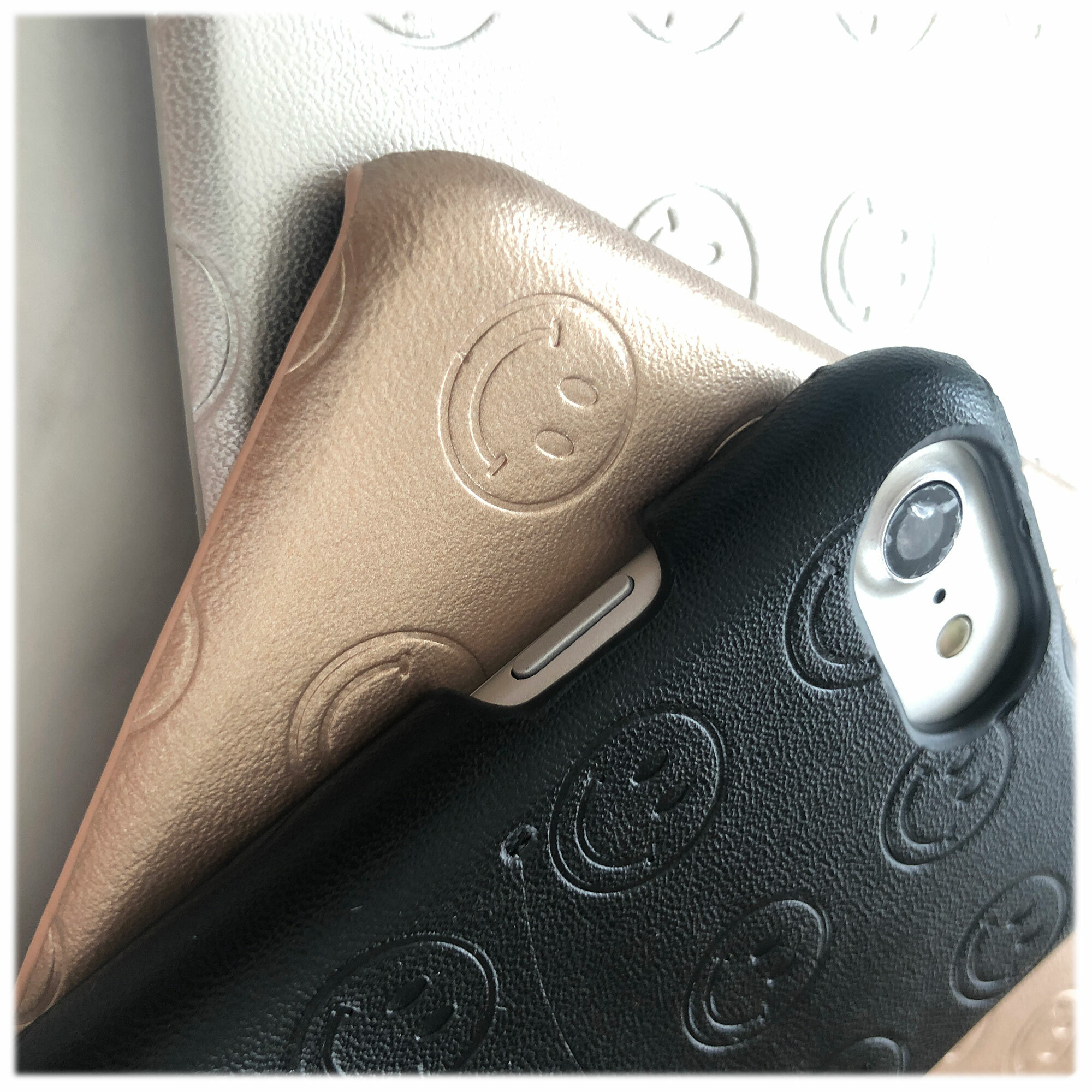 3色展開 バックカバー スマイルエンボスレザー ニコちゃん型押し スマホケース Iphoneケース Amelie Handmade 3色展開 バックカバー スマイルエンボスレザー ニコちゃん型押し スマホケース Iphoneケース Amelie Handmade