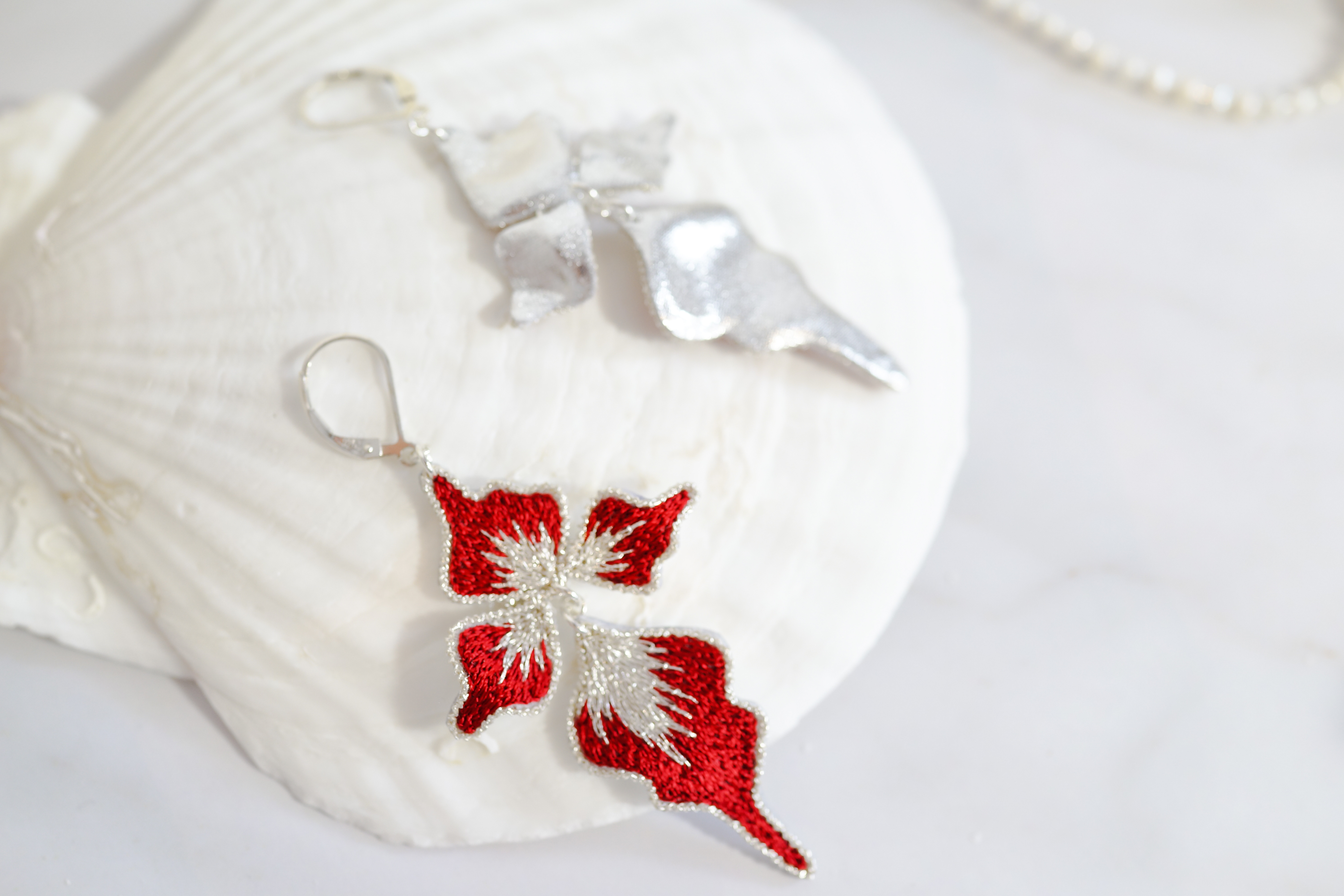 【刺繍ジュエリー】 petals red✴︎ ▽注文時に、ピアス/イヤリングお選びいただけます。