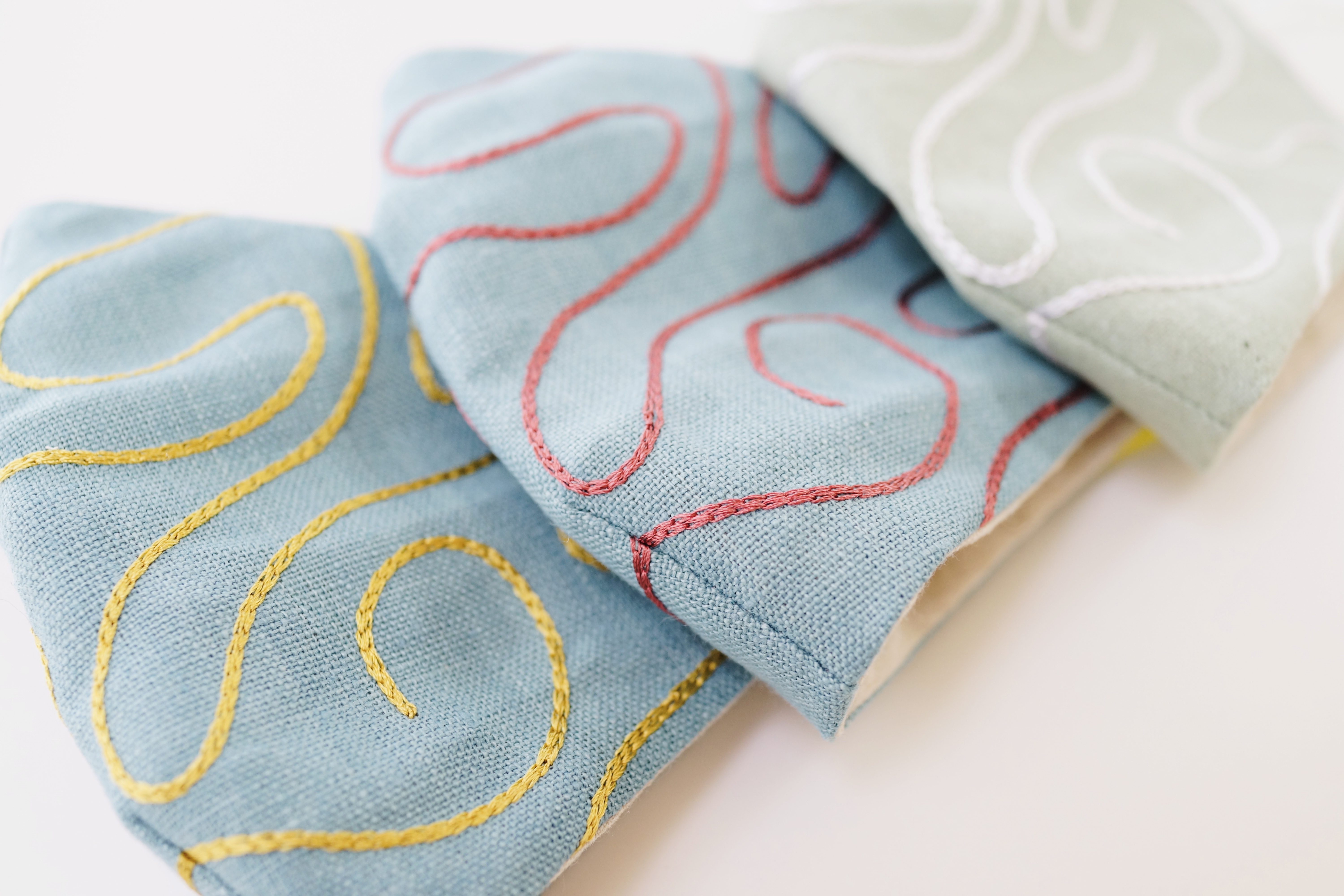 【手刺繍のマスク/ワイヤー入り】 "wave pool"