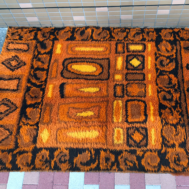 1960年代のアメリカ製ビンテージシャギーラグ Beady Antiques