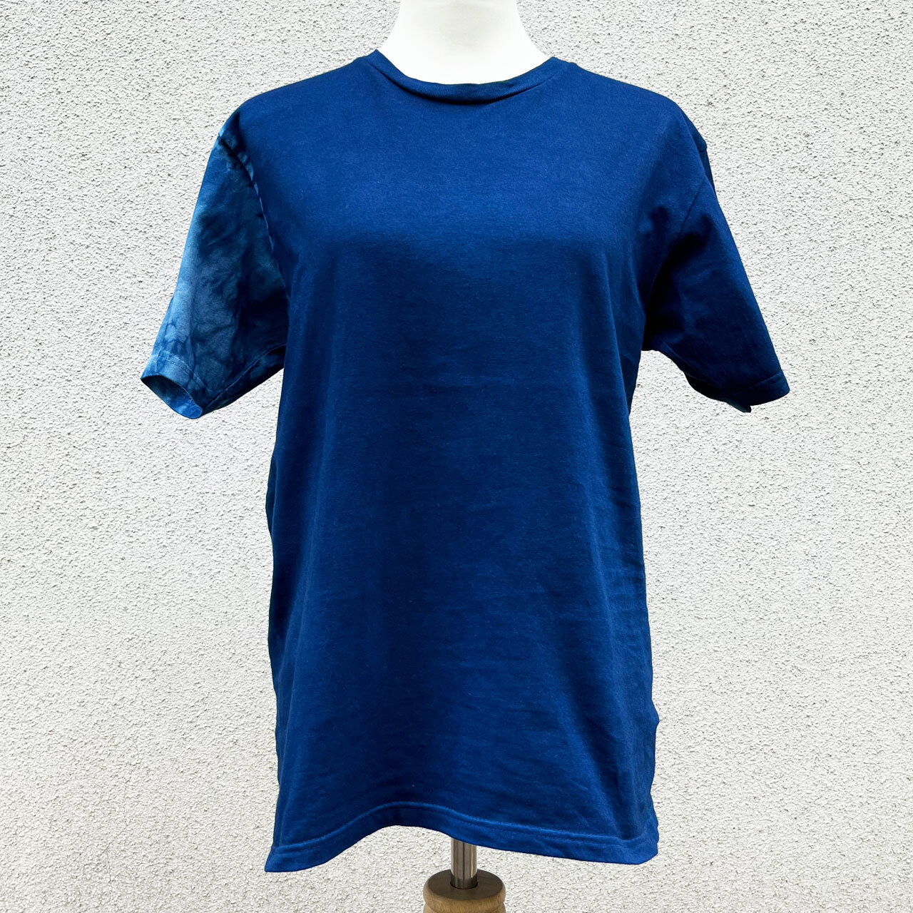 藍染Tシャツ-右袖むらくも絞り-Lサイズ-結の杜