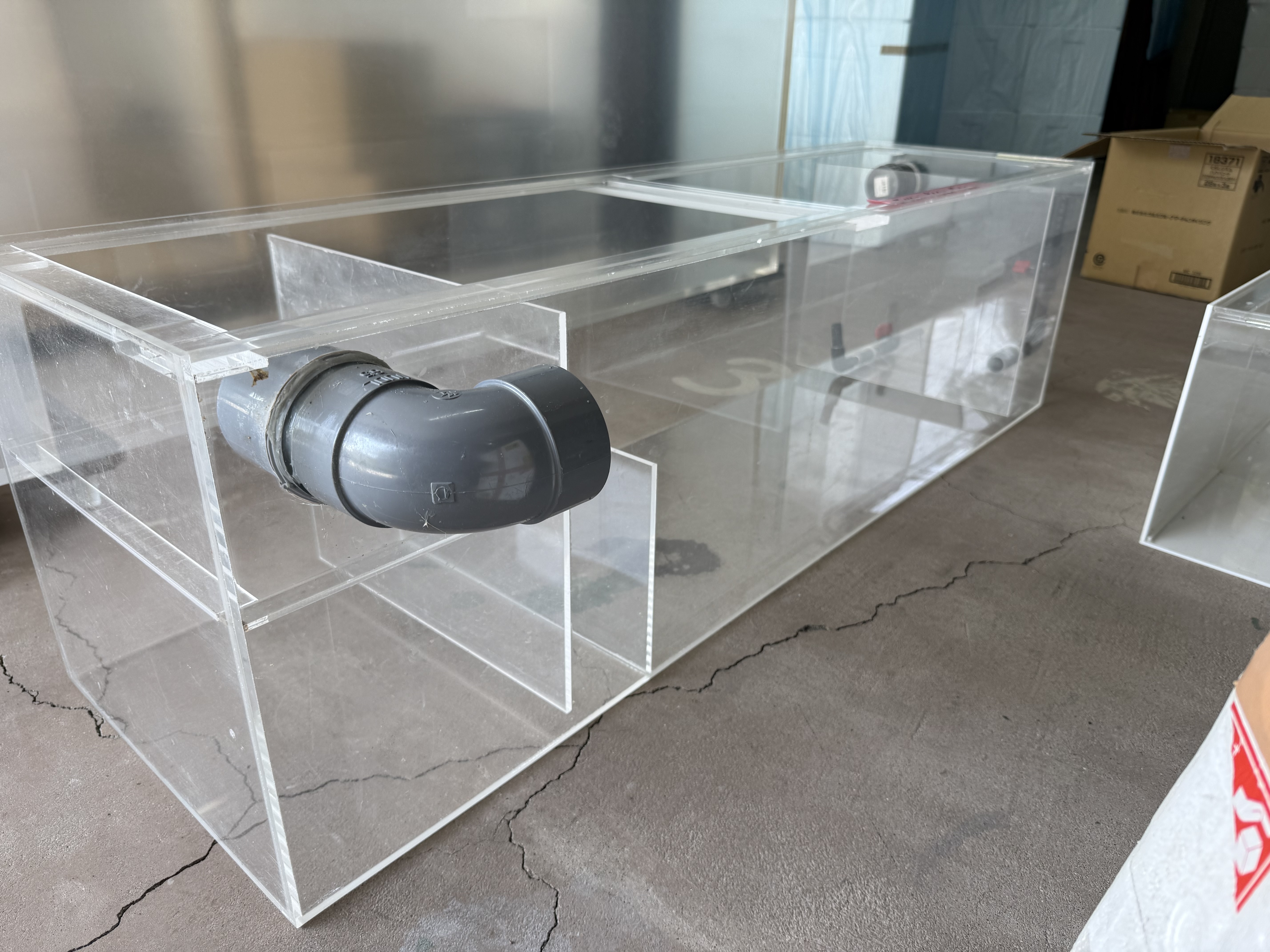 中古濾過槽　1400×400×400　難あり　水漏れは問題なし　店頭引取のみ