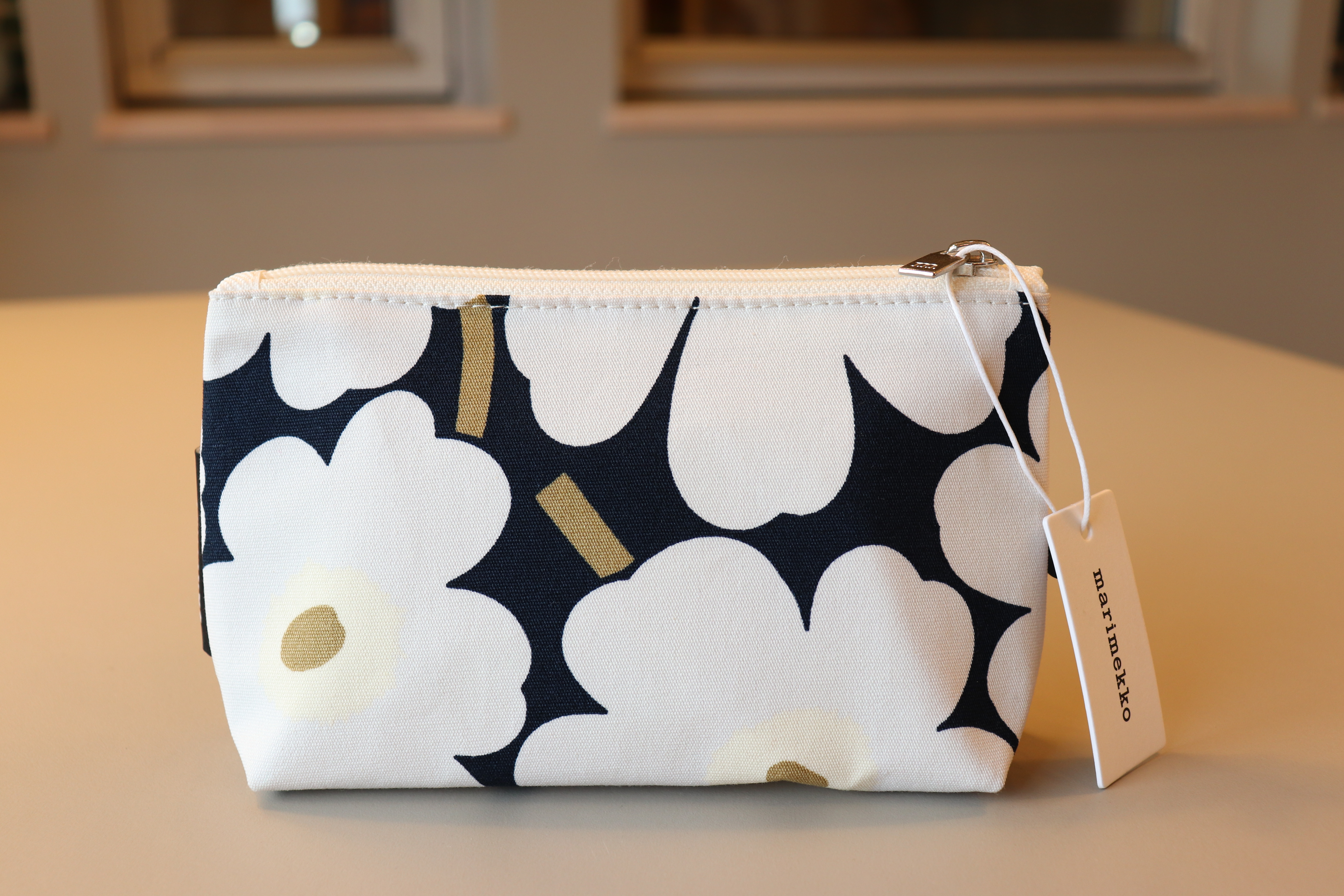 Marimekko マリメッコポーチ Eelia ミニウニッコ ネイビー Linnel Home Furnishing Marimekko マリメッコポーチ Eelia ミニウニッコ ネイビー Linnel Home Furnishing