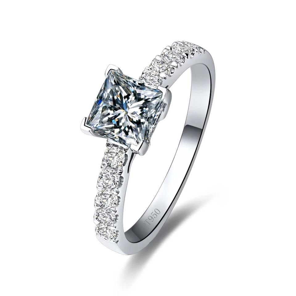 モアサナイト プリンセスカット ビーズセッティング 1ct 18k リング Mystique モアサナイト プリンセスカット ビーズセッティング 1ct 18k リング Mystique