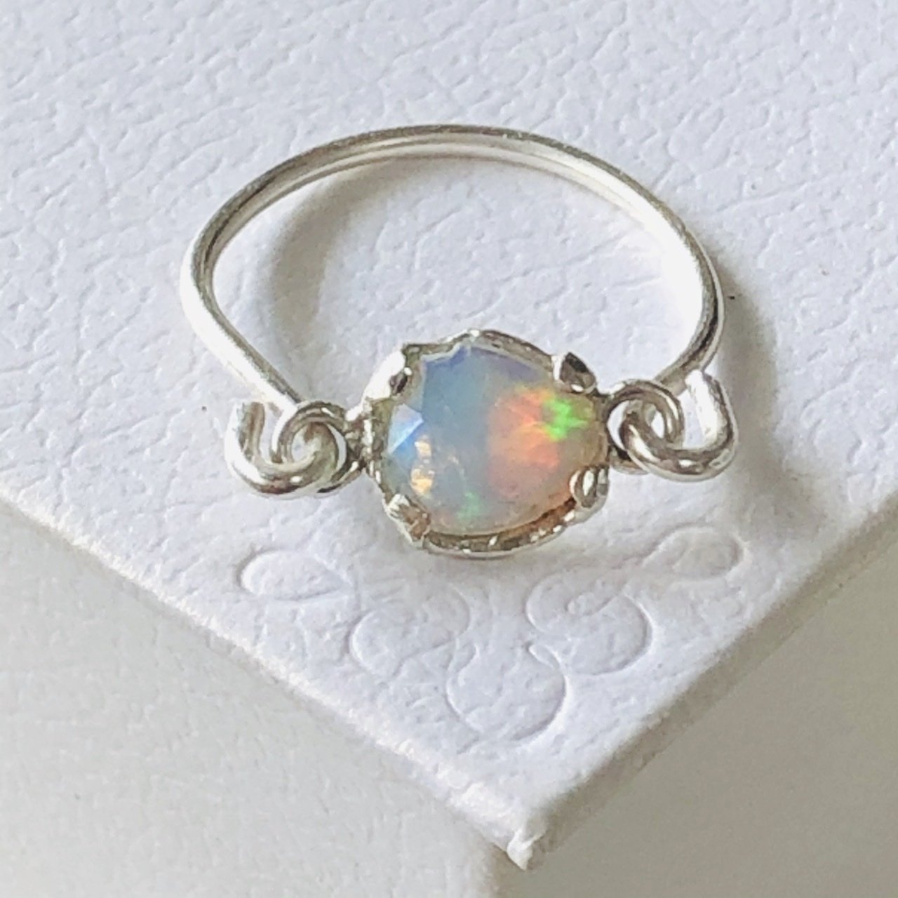 魔法の石 オパールring Eden Gemstone Jewelry