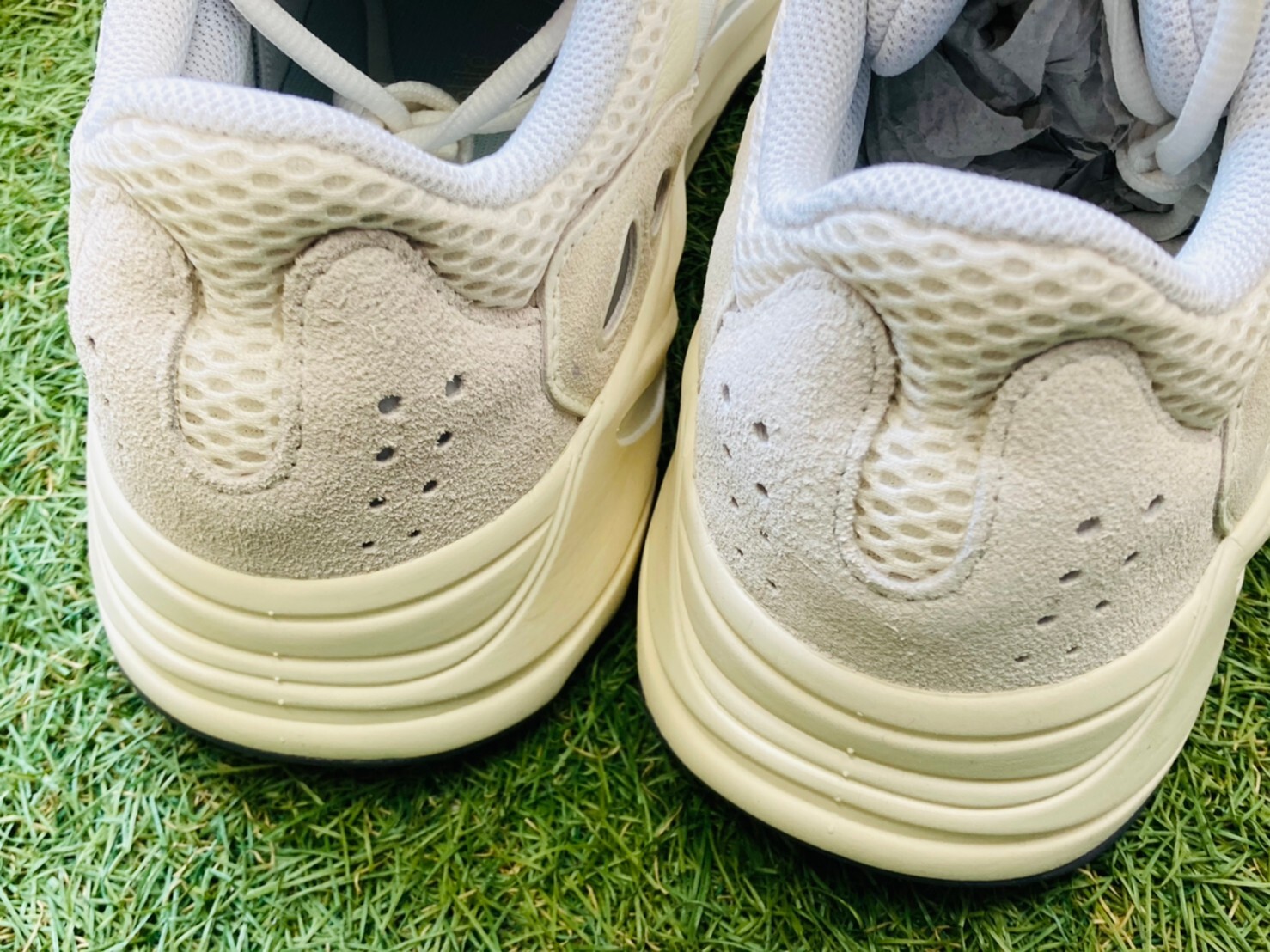 yeezy boost 700 analog eg7596