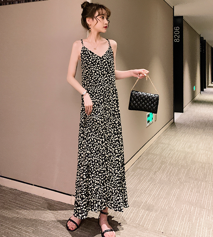 ロングキャミワンピース ワンピース フレアワンピース ロング ロング丈 袖なし Vネック プリーツ 大人可愛い シンプル カジュアル 大人 おしゃれ お洒落 大人可愛い 大人女子 こなれ感 柄