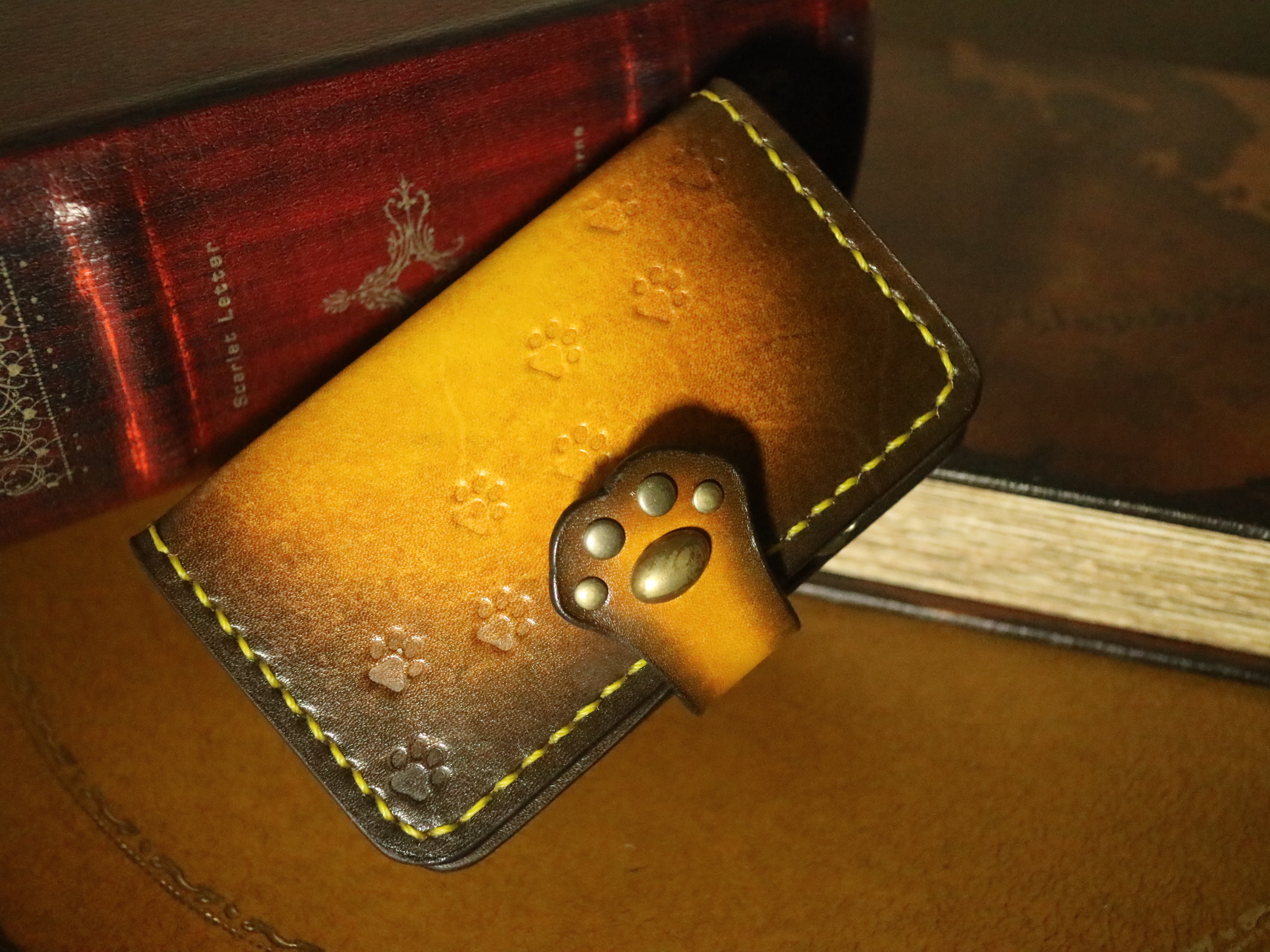 猫の肉球コインケースとキーケース イエローアンティーク染め Haruleather