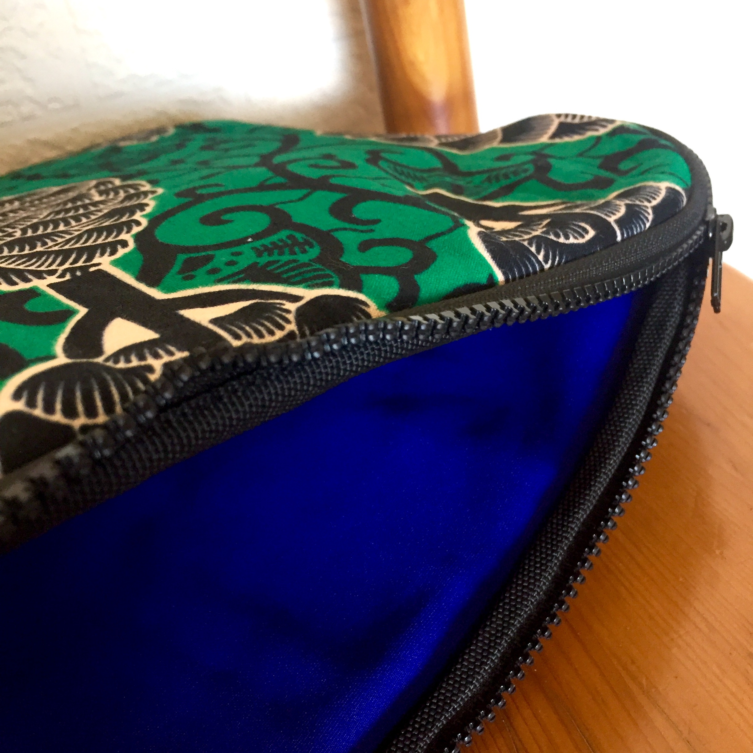 アフリカ布 Pcケース 14インチ ボタニカル花柄グリーン イエロー ノートパソコンケース Spooon Modern African Stylee アフリカ布 Pcケース 14インチ ボタニカル花柄グリーン イエロー ノートパソコンケース Spooon Modern African Stylee