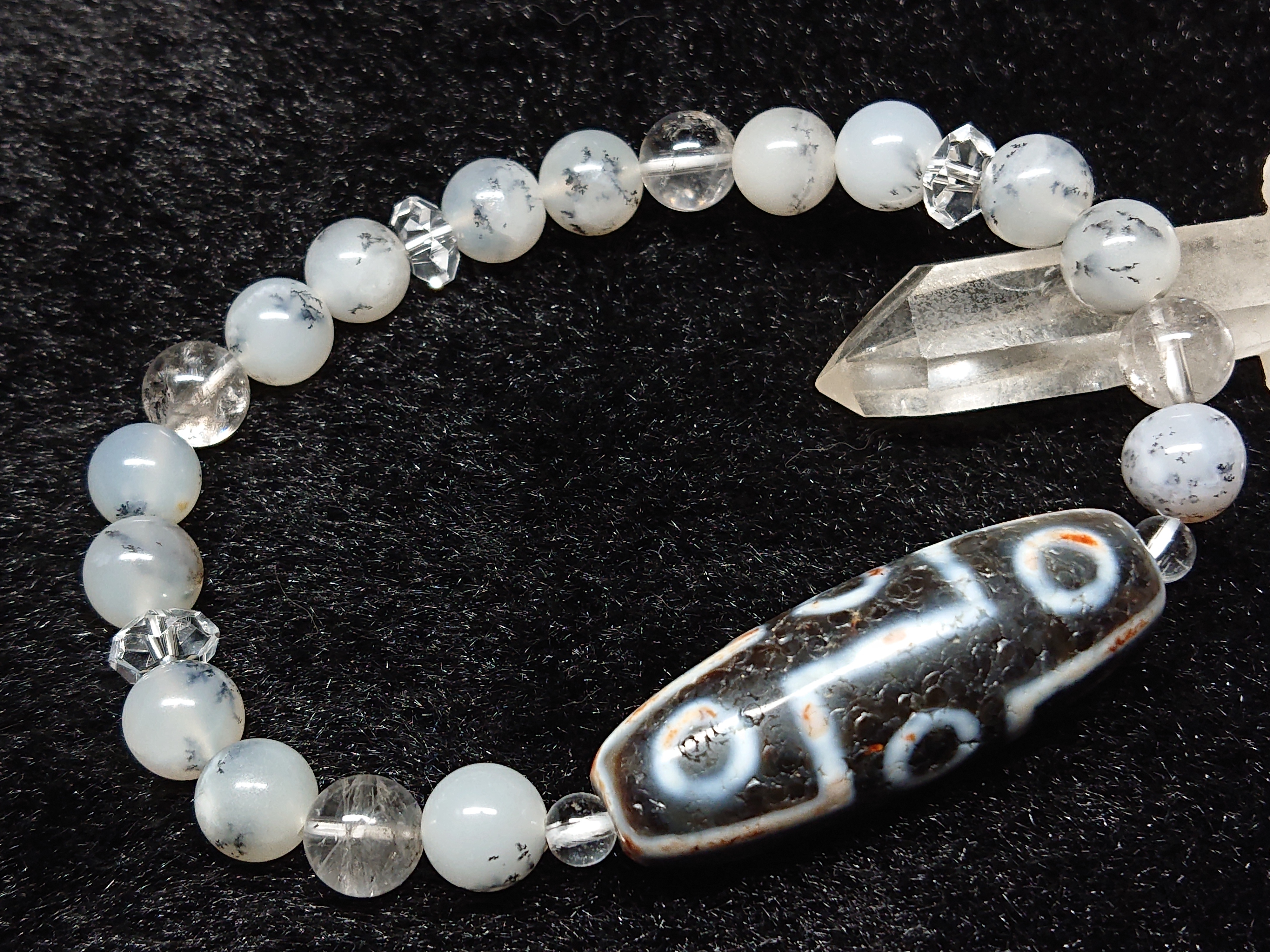 最高位の天珠 伝説の魔術師マーリンの名を戴いた石 九眼天珠 馬蹄紋入り デンドリックオパール 別名 メルリナイト マーリナイト ヒマラヤエレスチャルクォーツ 水晶 ボタン 癒の石 アンモニャイト