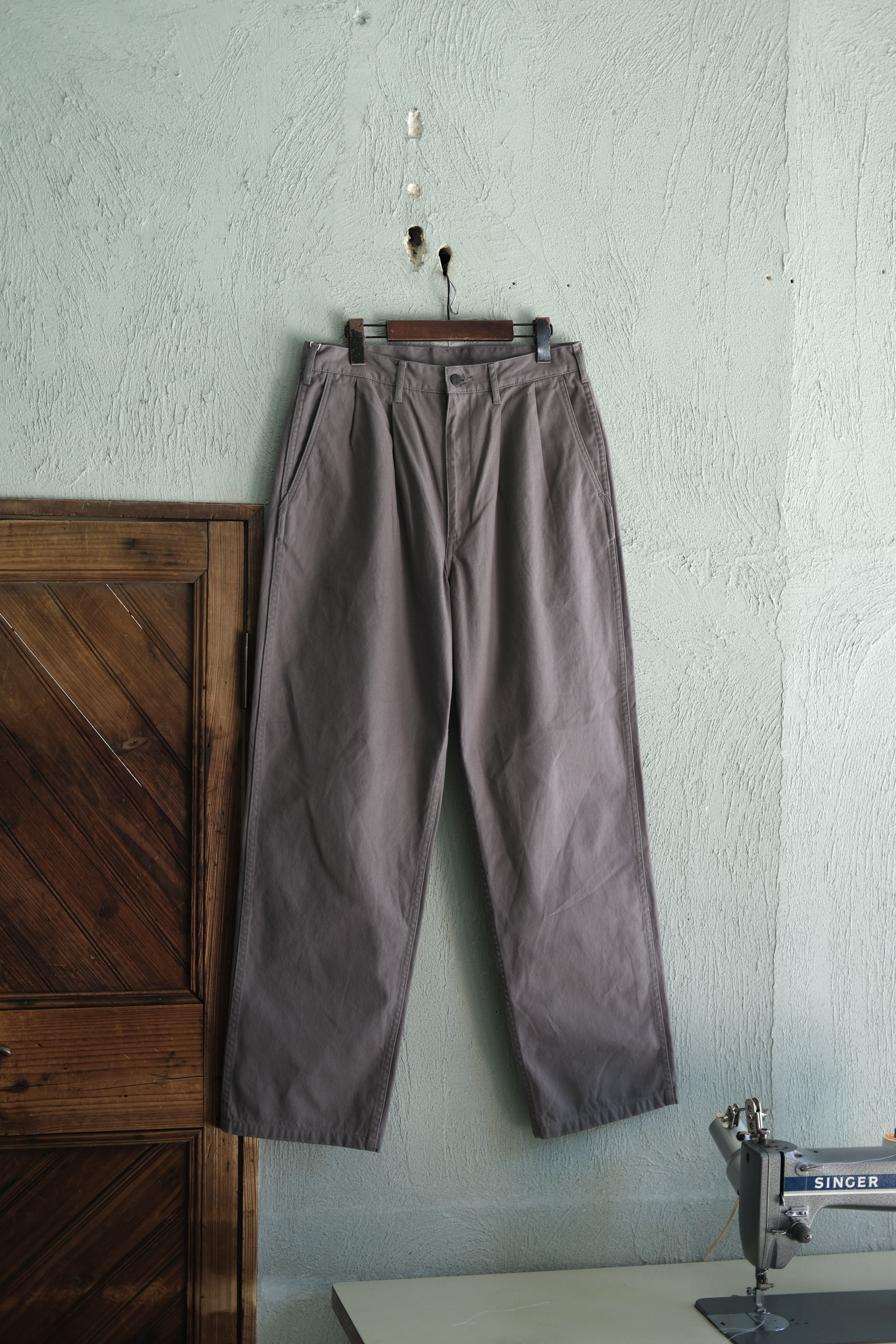 Utah/“stabilizer gnz” 0-56CC reverse pleated trousers /Utah Exclusive model