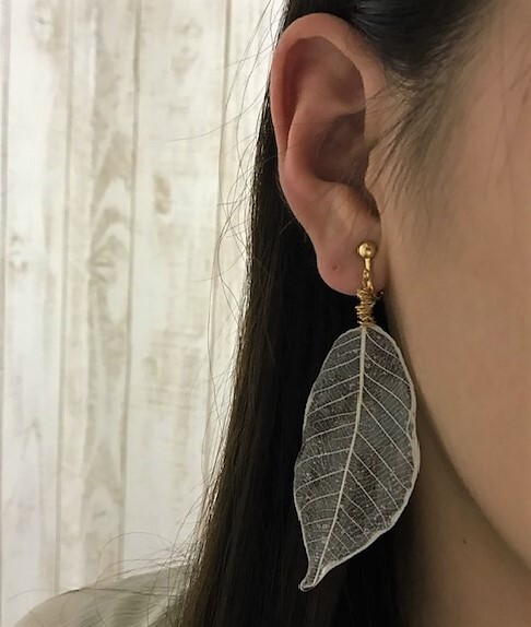 葉脈が綺麗なスケルトンリーフ イヤリング 真鍮 ピアス変更可能 Dropcafe37