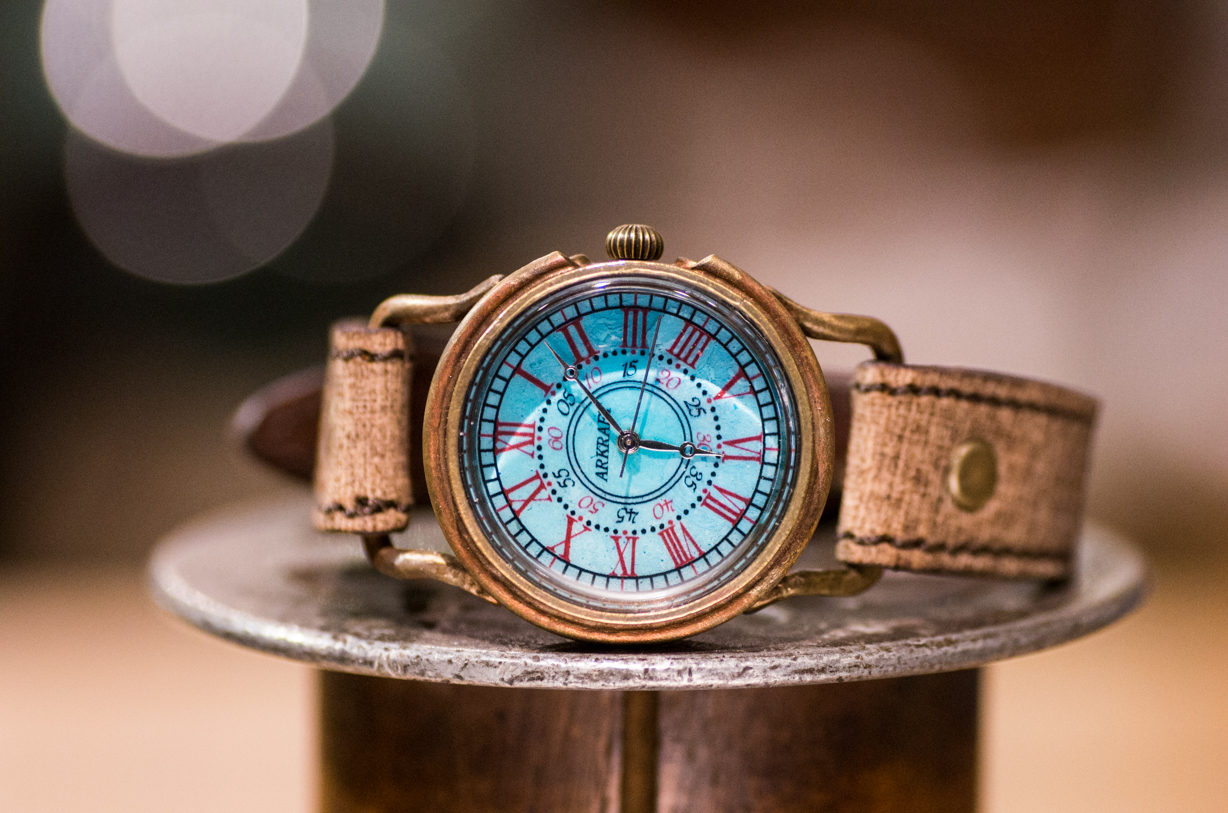 青サビで色付けした印象的な青が特徴の腕時計(Addy Medium/店頭在庫品) | ARKRAFT online store
