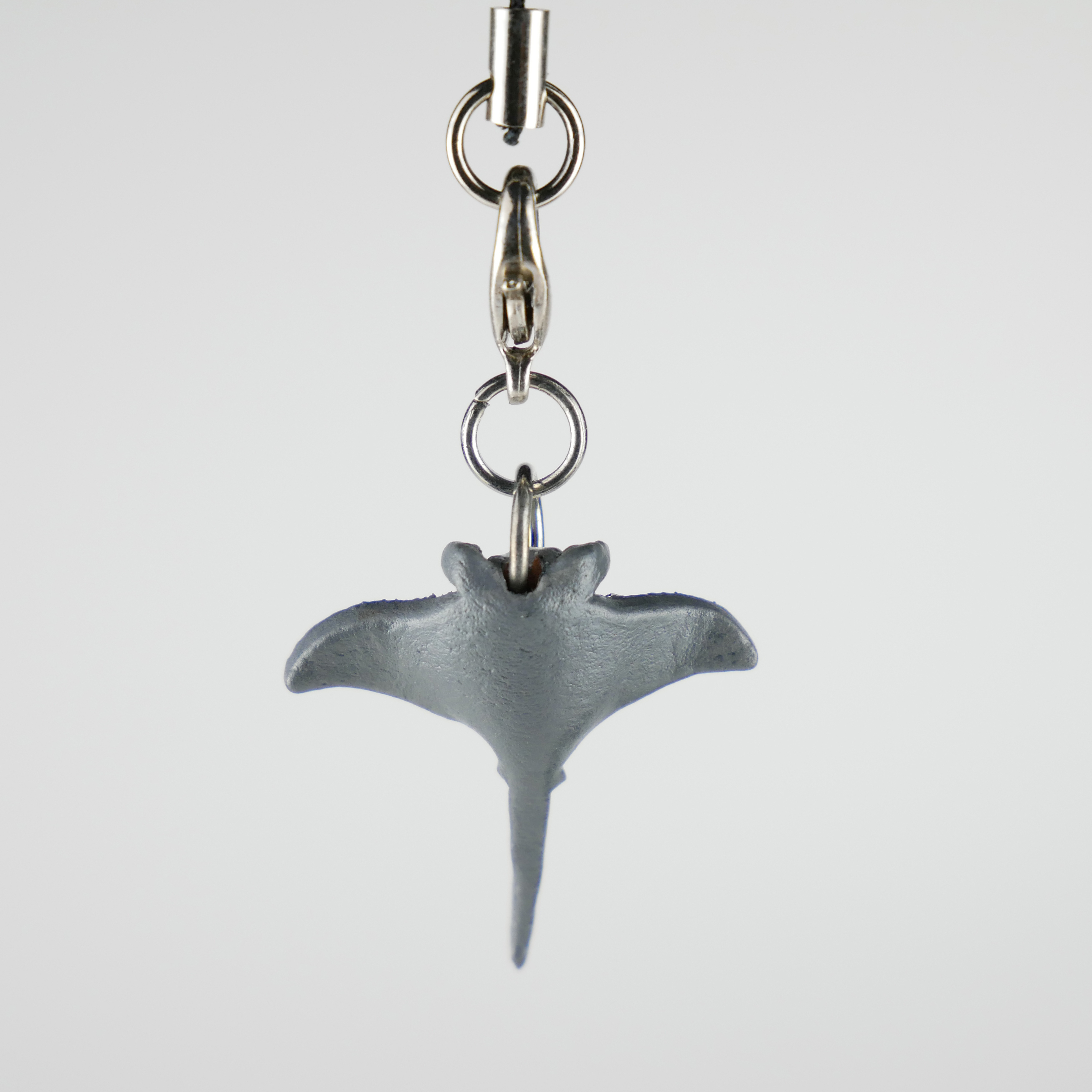 マンタ レザーストラップ 動物雑貨 アニマルアクセサリー サファリマーケット Safarimarket