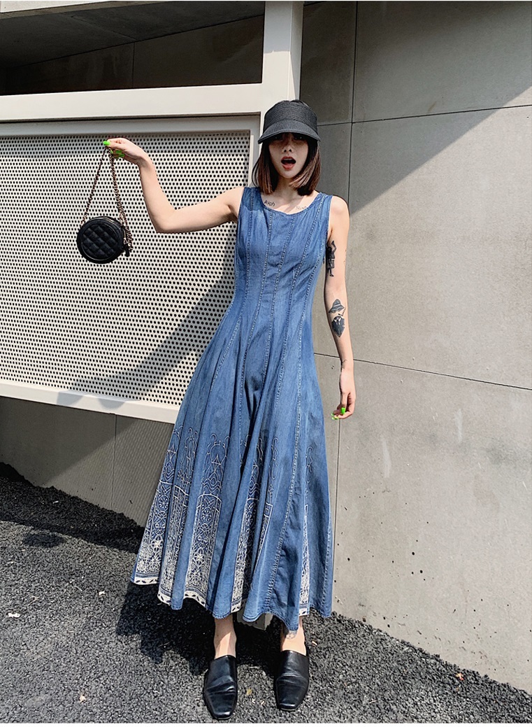 デニムワンピース ロング ワンピース レディース デニム おしゃれ エスニック きれいめ 大きいサイズ Xl 2xl 3xl ラウンドネック ノースリーブ 刺繍 体型カバー 春 夏 秋 大人カジュアル ワンピース コーデ ミモレ丈 フレア ハイウエスト 個性的 アジアン セレブ デニムワンピース ロング ワンピース レディース デニム おしゃれ エスニック きれいめ 大きいサイズ Xl 2xl 3xl ラウンドネック ノースリーブ 刺繍 体型カバー 春 夏 秋 大人カジュアル ワンピース コーデ ミモレ丈 フレア ハイウエスト 個性的 アジアン セレブ