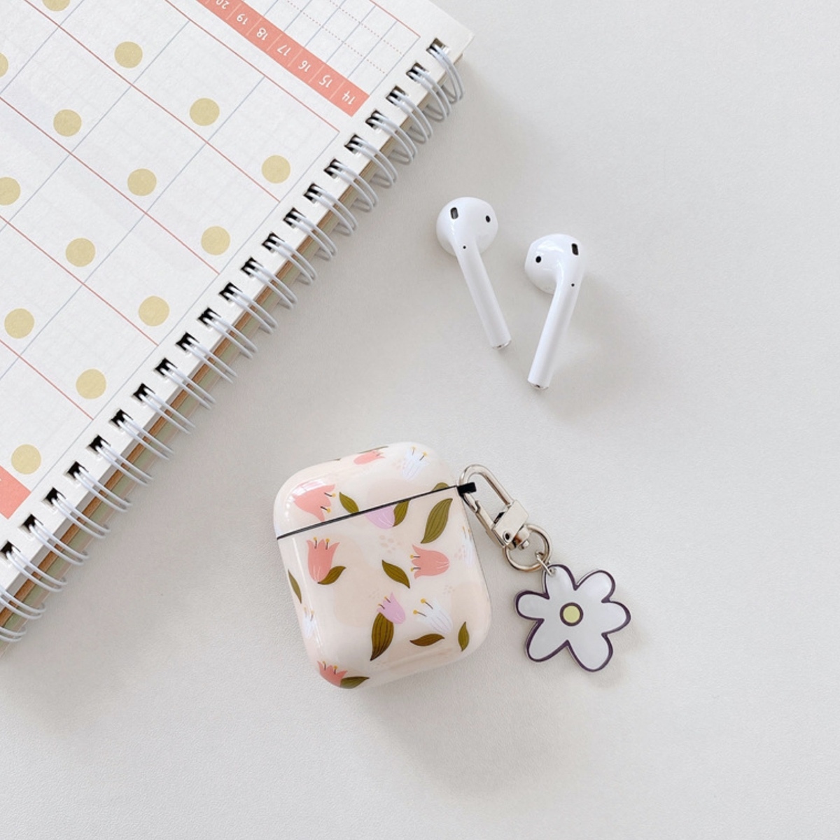 Airpods Airpodspro ケース 韓国 フラワー柄ケース エアポッズ エアポッド プロ カバー チャーム付き かわいい 大人 可愛い お洒落 イヤホンケース セレクトショップオンリーユー