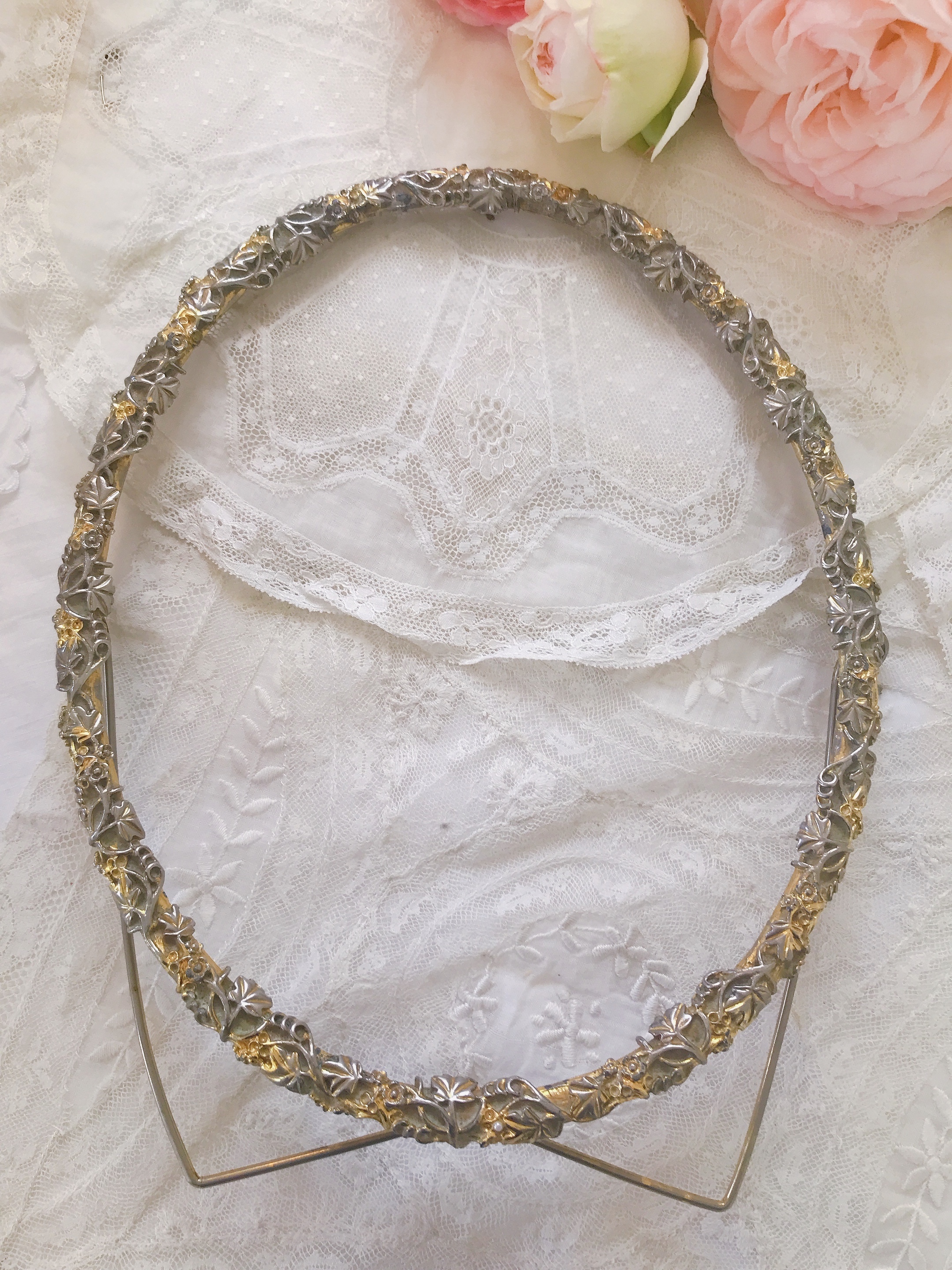 イギリス 花とツタの細工の額 在庫1 株式会社antiquerose 山岡
