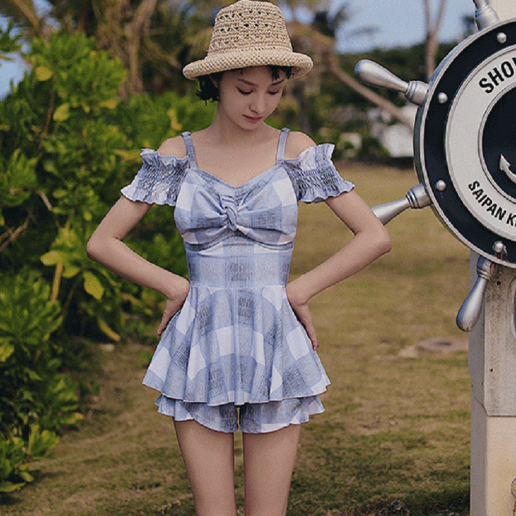 ワンピース水着 水着 みずぎ セット 3点セット 体型カバー レディース 女性用 オフショル風 フリル ふりふりチェック柄 ショートパンツ リボン 海 ビーチ リゾート 旅行 プール スパ 温泉 大人かわいい 夏 夏新商品 洋服みたい 露出少な目 おすすめ お得 人気 Sw0261