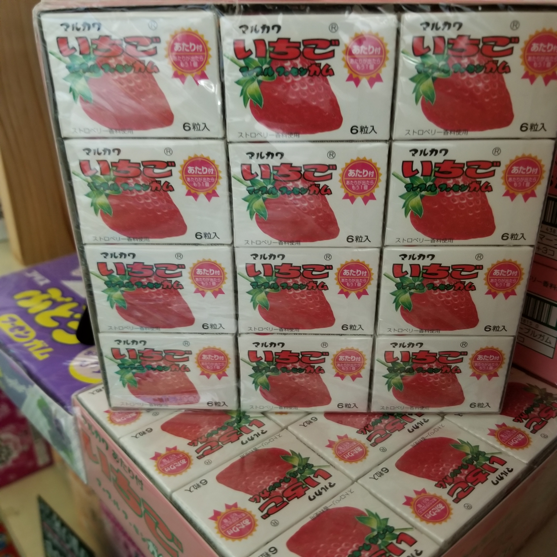 いちごマーブルフーセンガム箱入 定価円 33個 奥村商店オンラインショップ いちごマーブルフーセンガム箱入 定価円 33個 奥村商店オンラインショップ